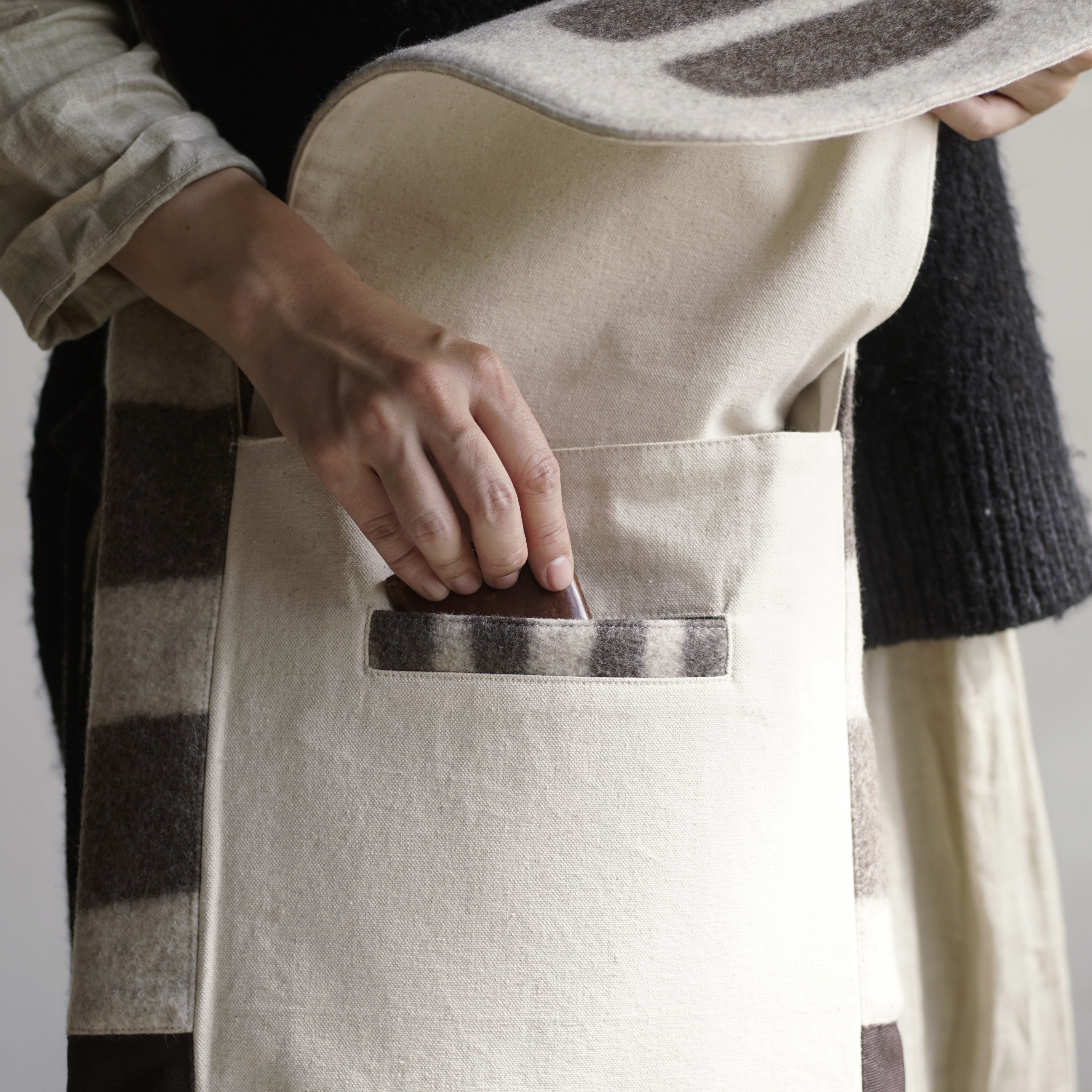 手工毛氈｜長版斜背包・流浪牧人款｜中國藏區