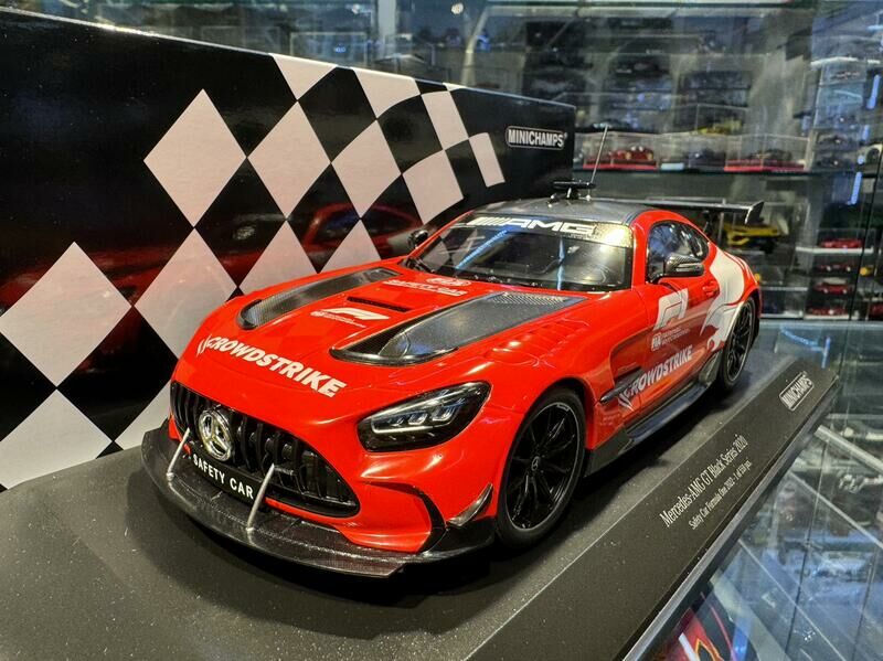 MINICHAMPS Mercedes-AMG GT Black Series Safety Car 1/18