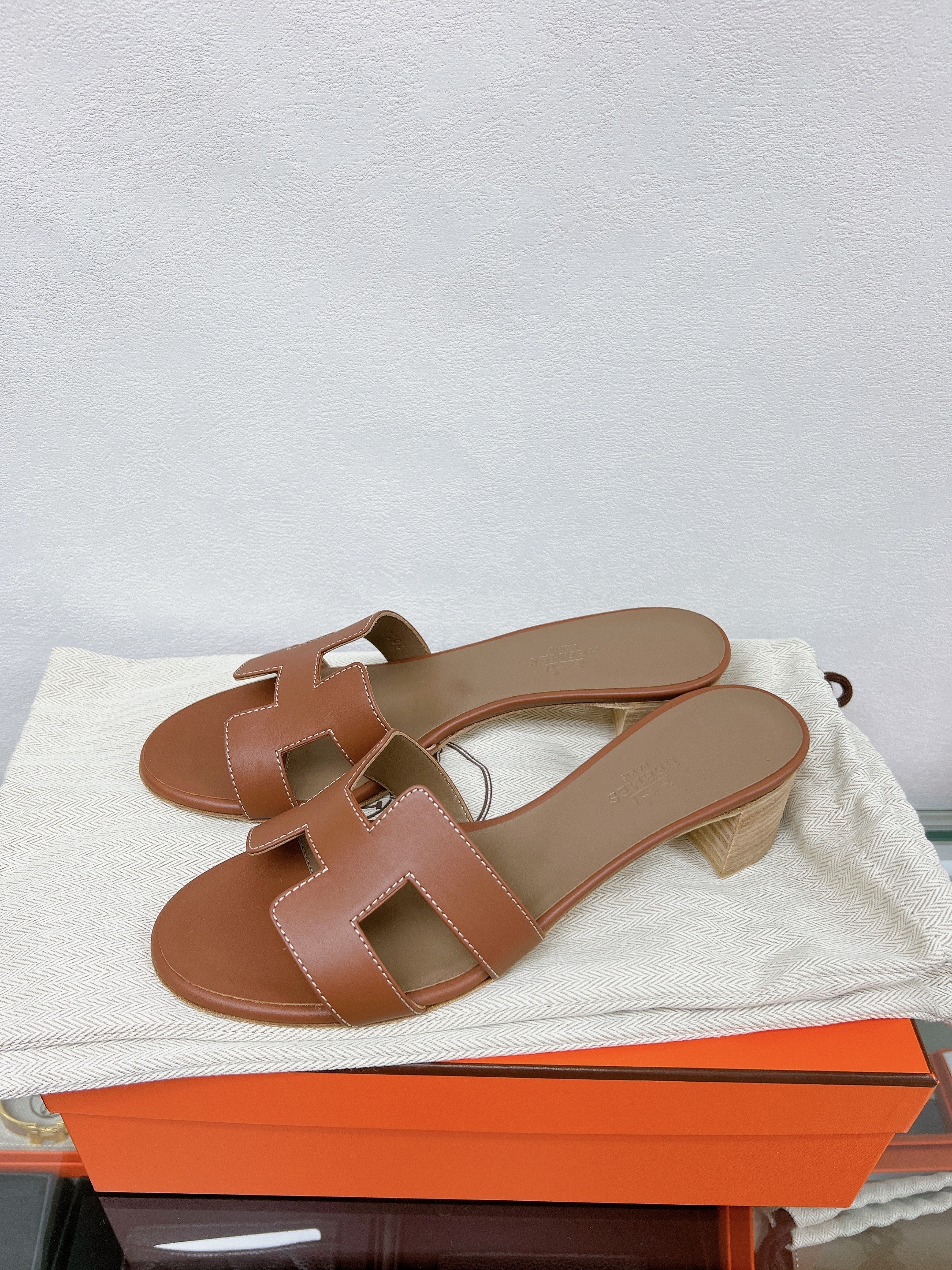 *Unused* (size:37.5) Hermes Oasis sandals (gold)