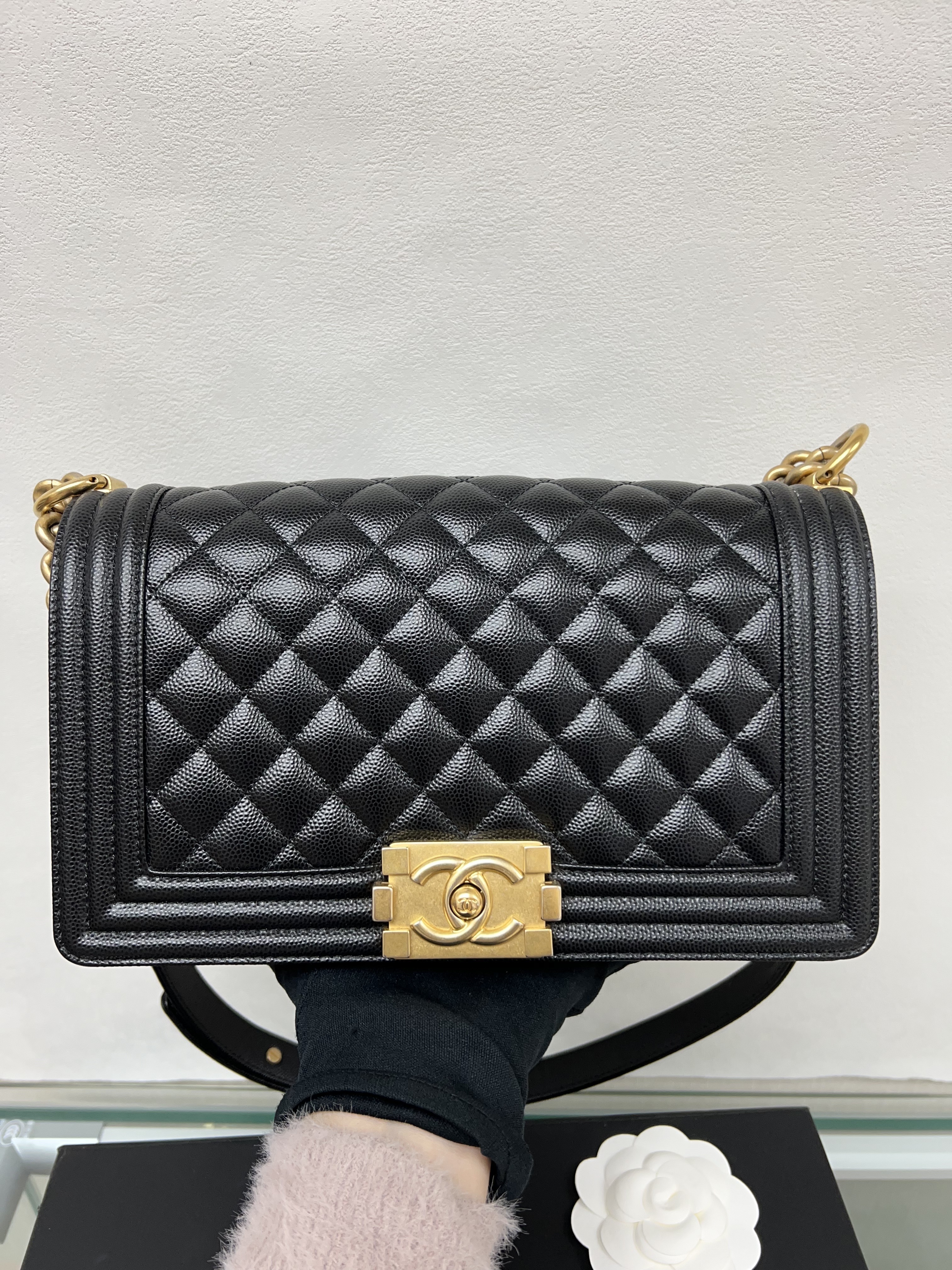Chanel boy 25cm medium (black caviar/GHW)