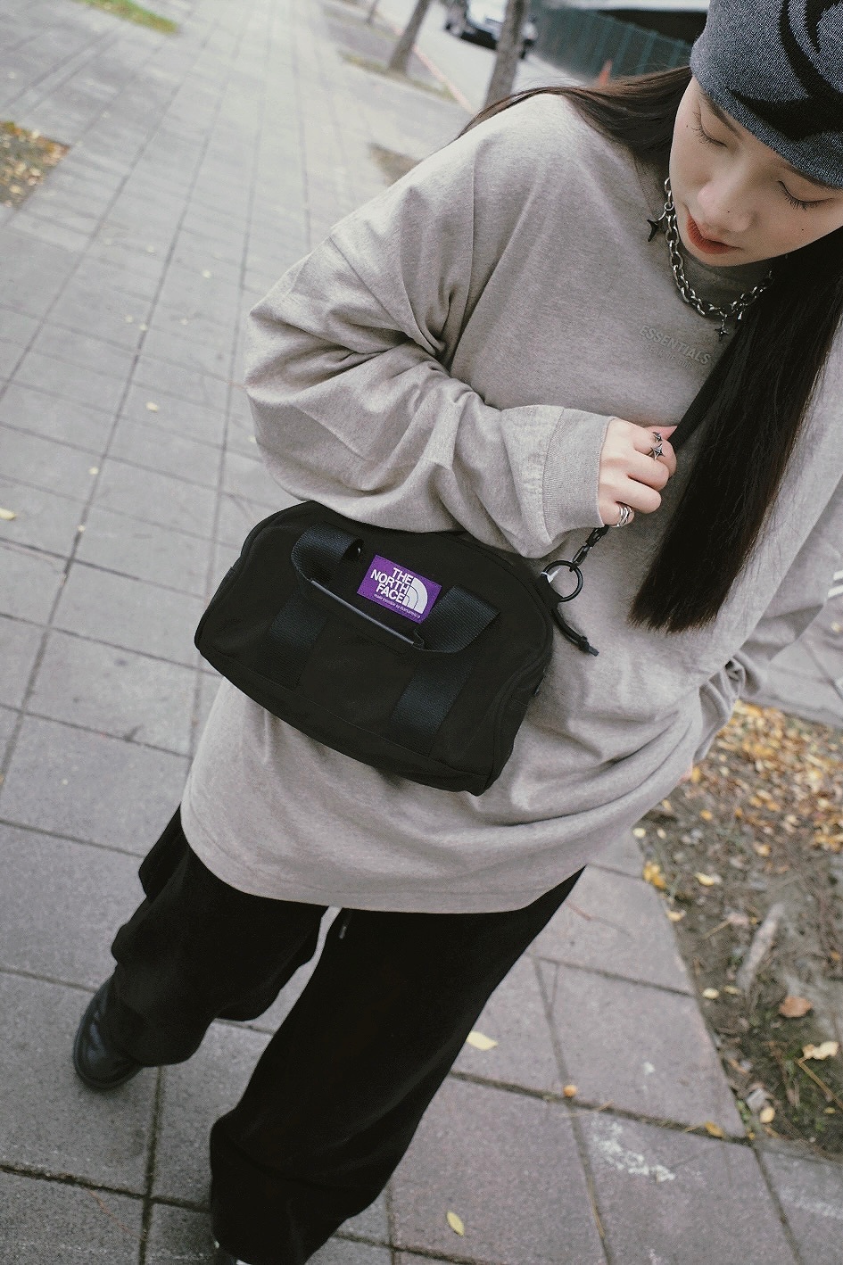 <快速出貨>THE NORTH FACE 紫標肩背 圓桶包 黑