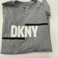 [S] DKNY EMBOSSED LOGO SHORT SLEEVE TEE,HEATHER GREY, M1312115-HGR (SD843)
