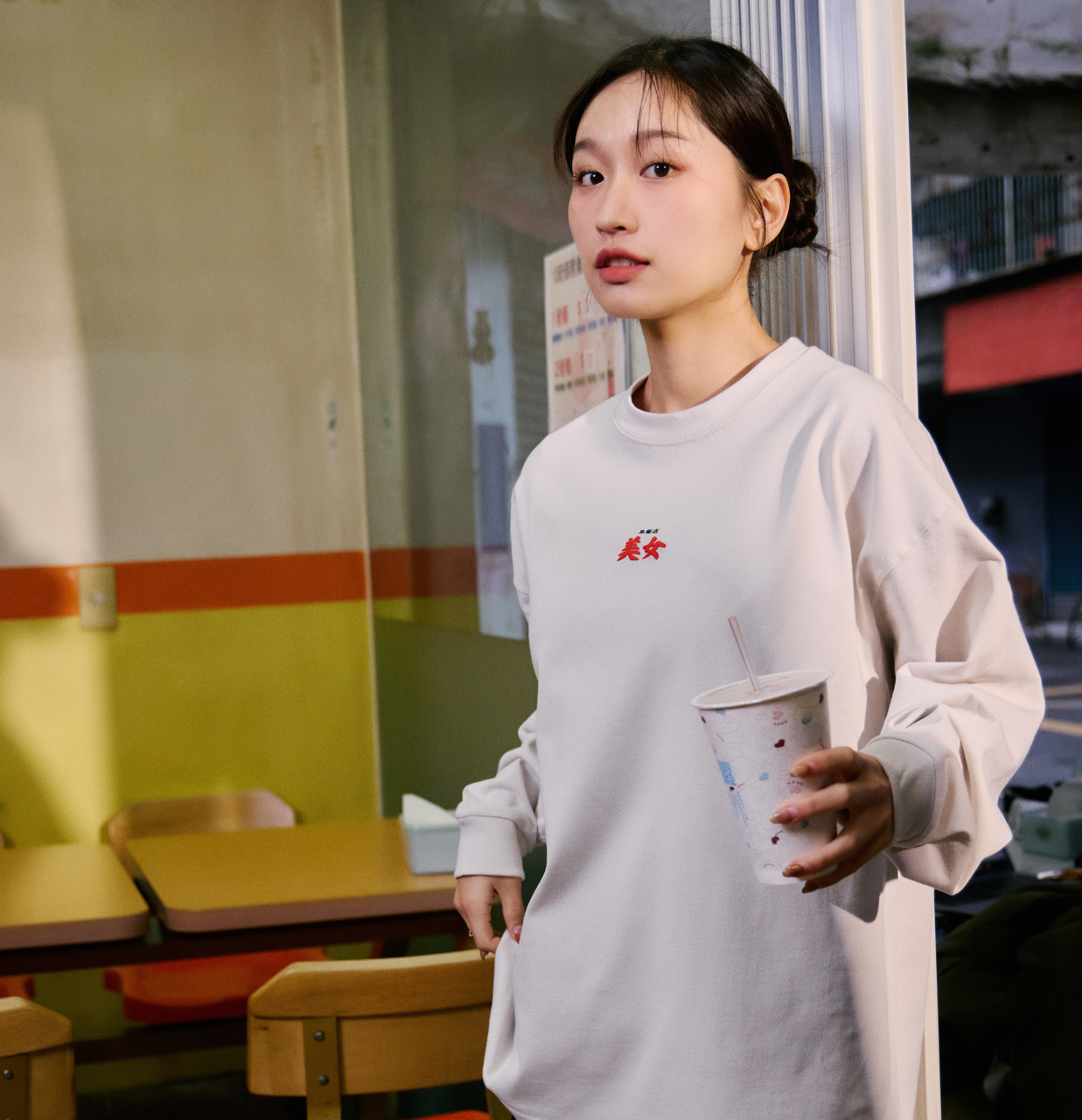 樓下早餐店Project-早餐店美女大學踢