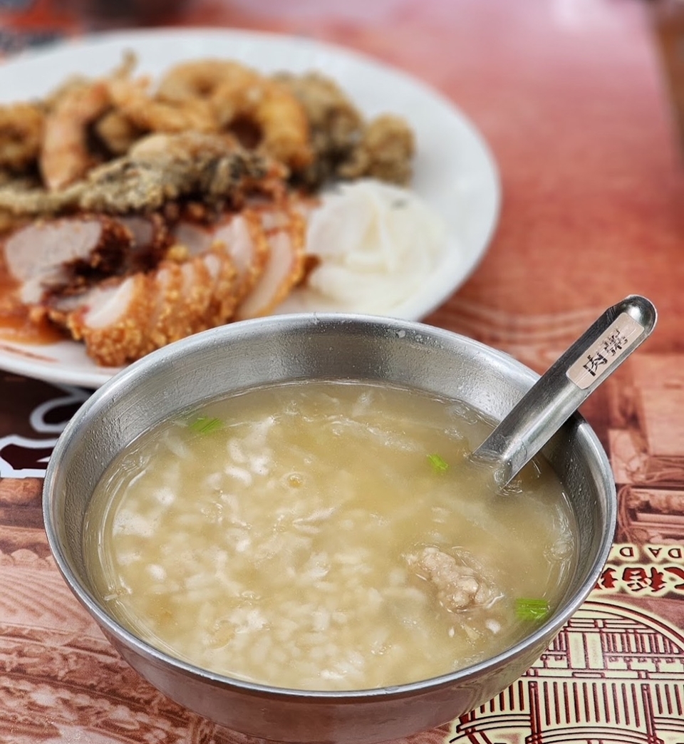迪化街的葉家肉粥是許多老台北人心裡的古早味。