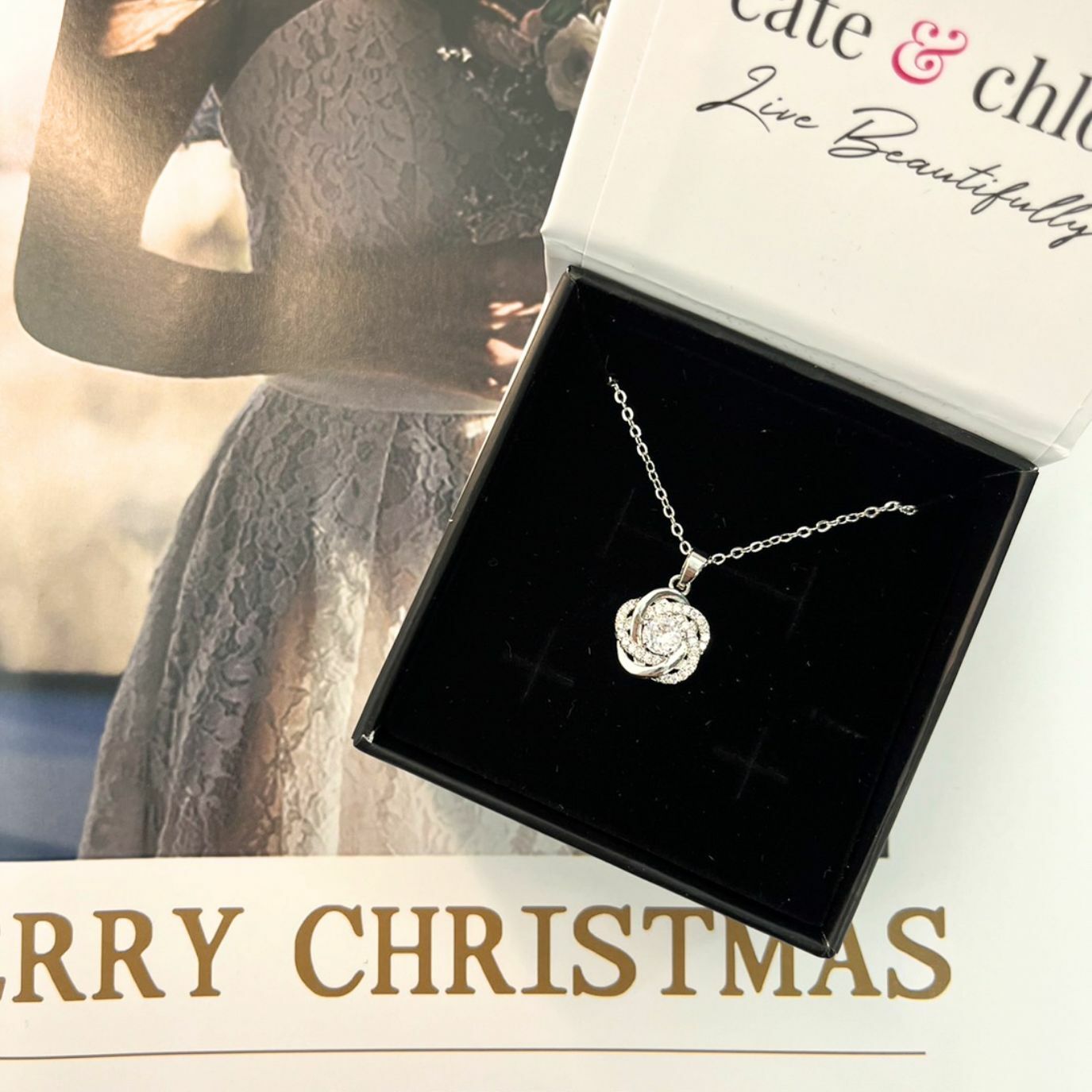 Cate&Chloe 螺旋花朵CZ鑽18K鍍白金項鍊