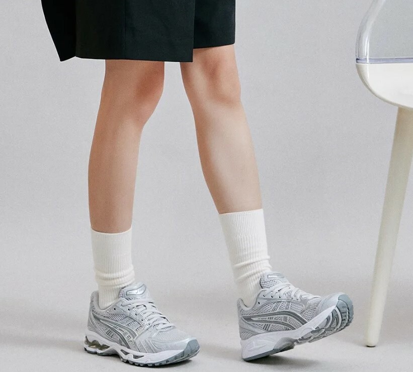 補貨❗ ASICS 慢跑鞋 GEL-KAYANO 14 Cloud Grey 白銀 金屬 復古 女 1202A056021