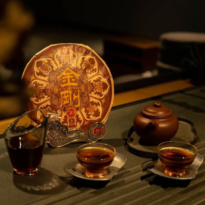 2023年大益普洱熟茶（大樹茶）金剛2301批357克茶餅