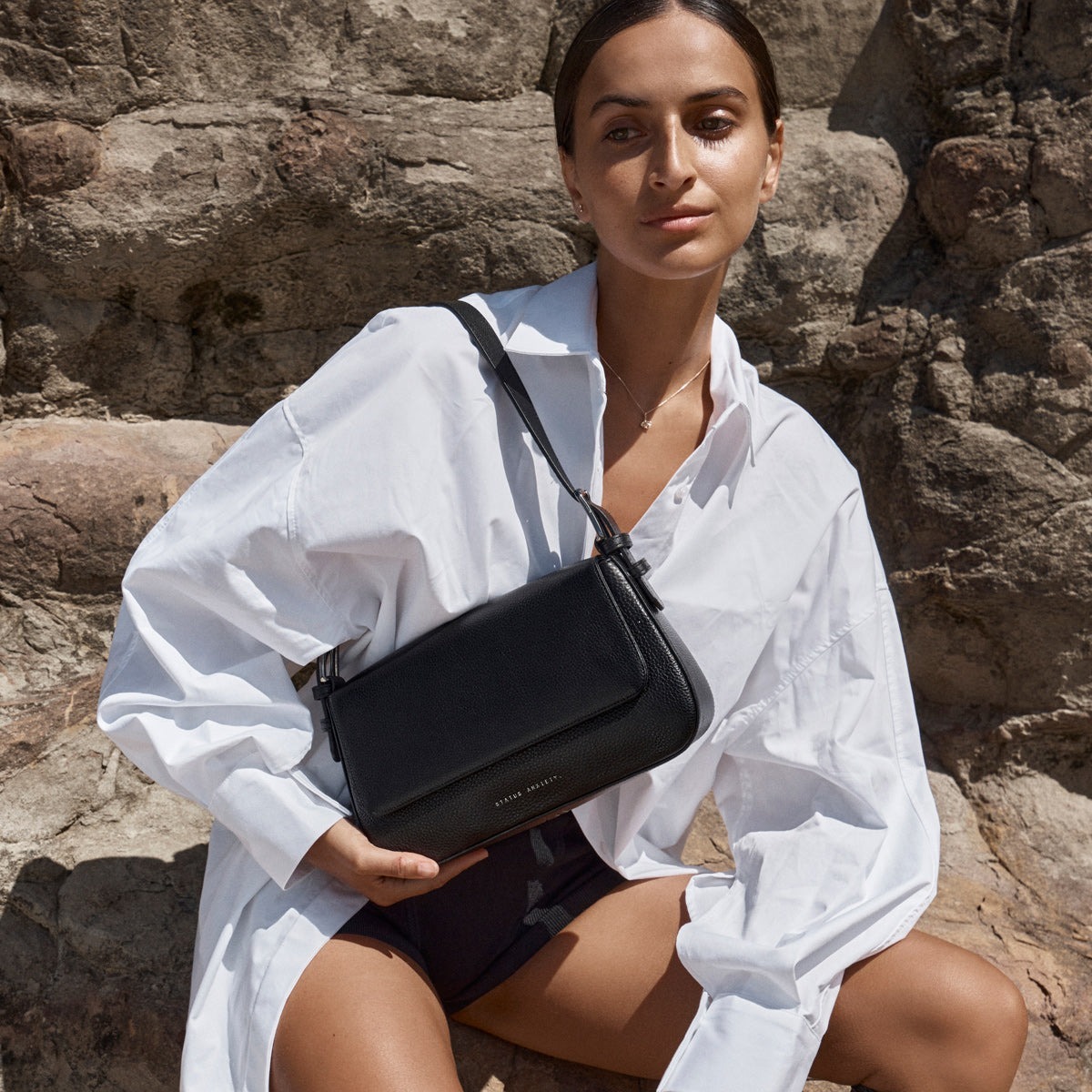 Status Anxiety. | Figure you out  梯形休閒側背包（ 黑、綠、粉 ）