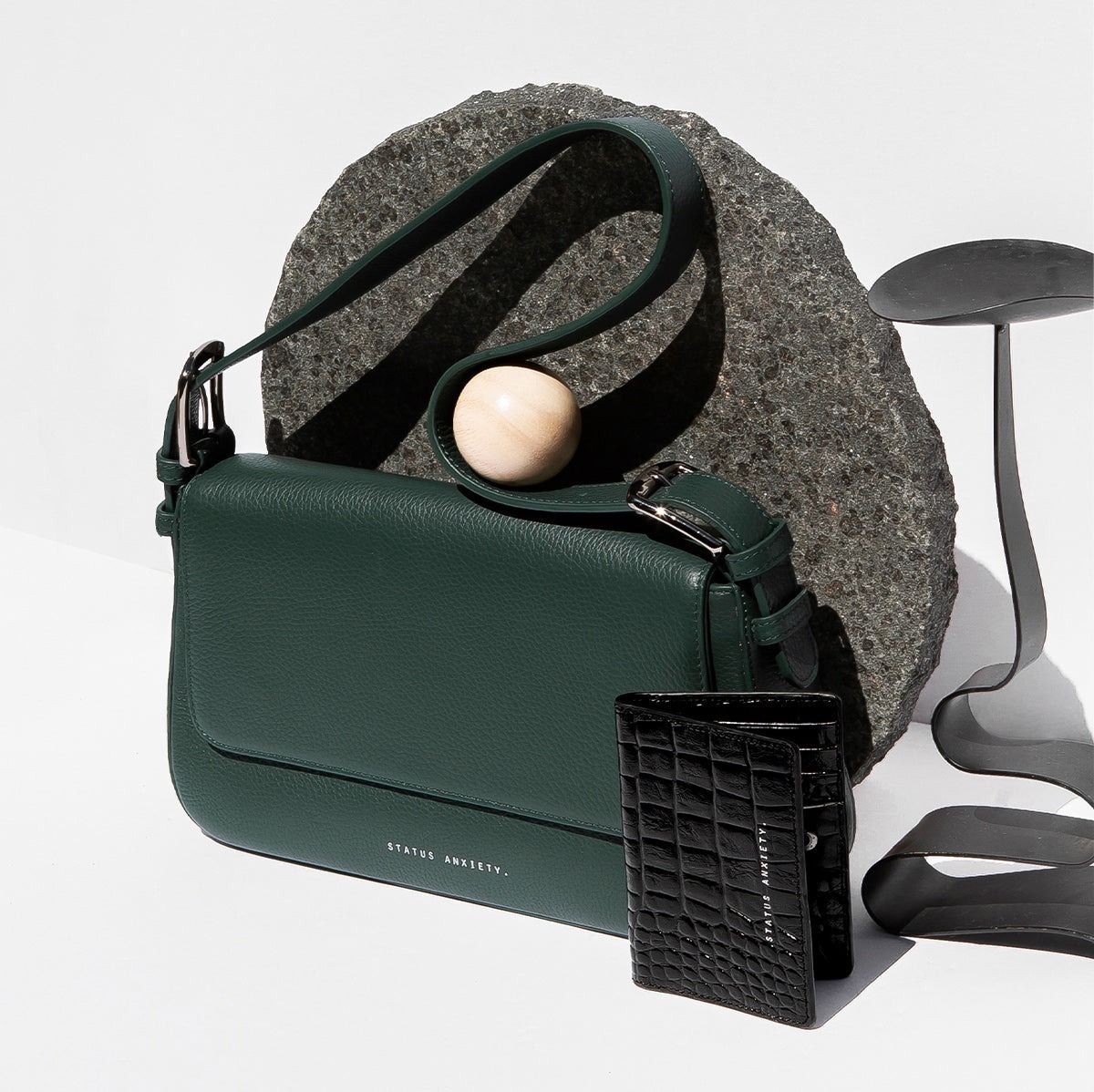 Status Anxiety. | Figure you out  梯形休閒側背包（ 黑、綠、粉 ）