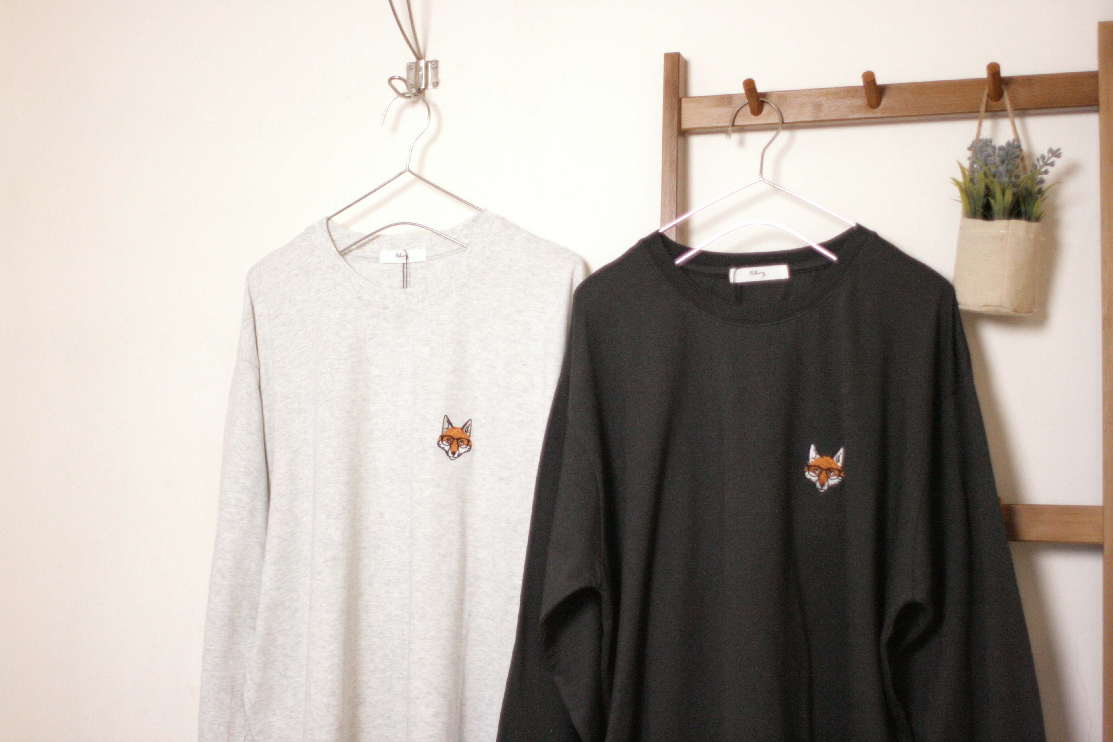 {童話國物語𓃦}狐狸刺繡TEE (兩色入) 【日本直送】