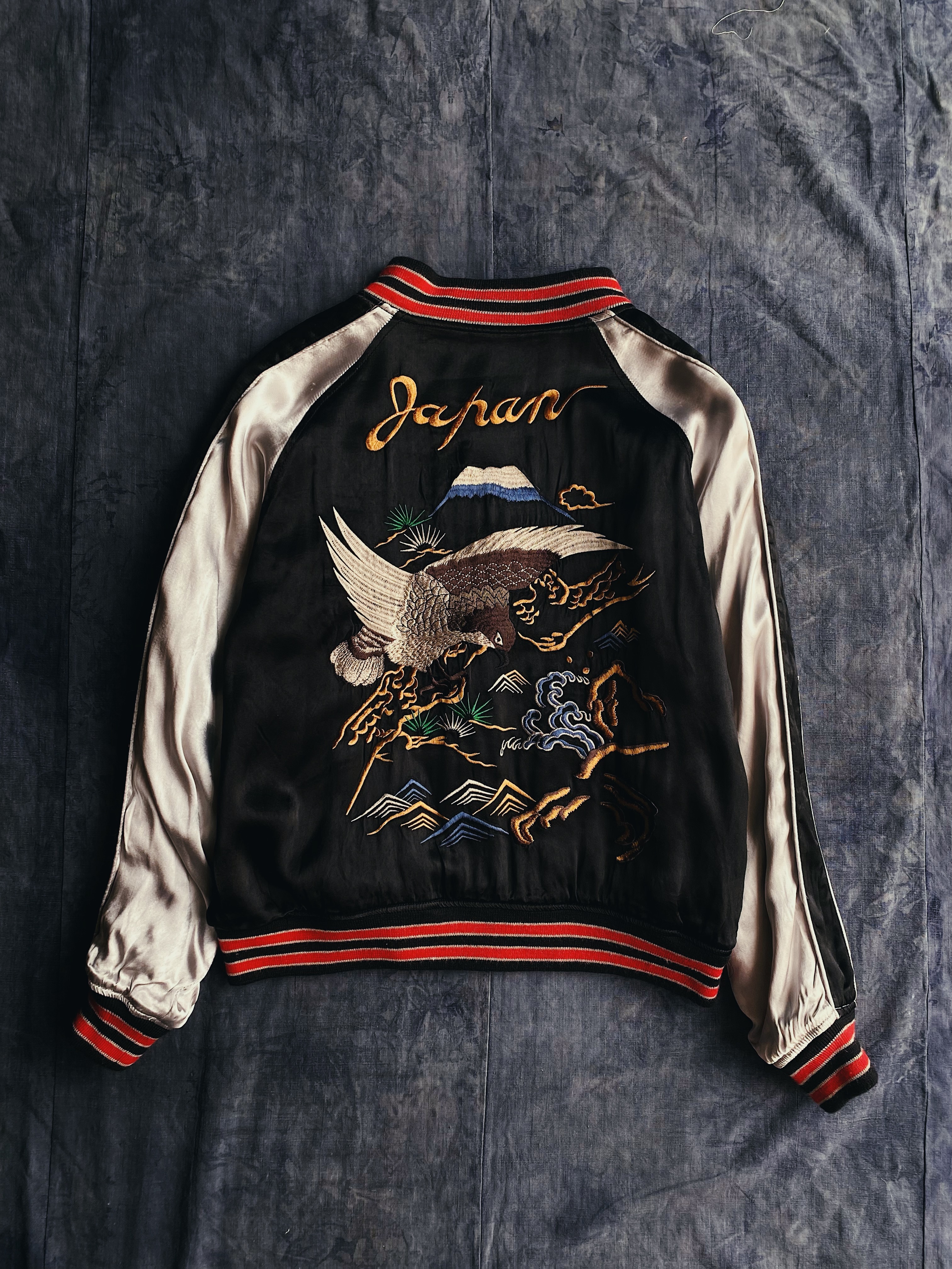 Vintage Japanese Souvenir Jacket /日本橫須賀刺繡外套-黑色龍虎柄