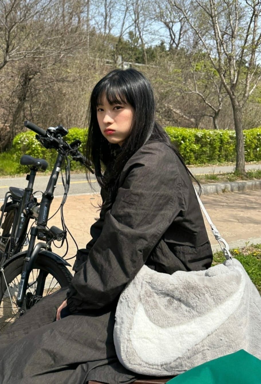 【限時特價 】 NIKE 大勾毛毛包 托特包 毛毛托特包 灰色 斜背包 手提包 側背包