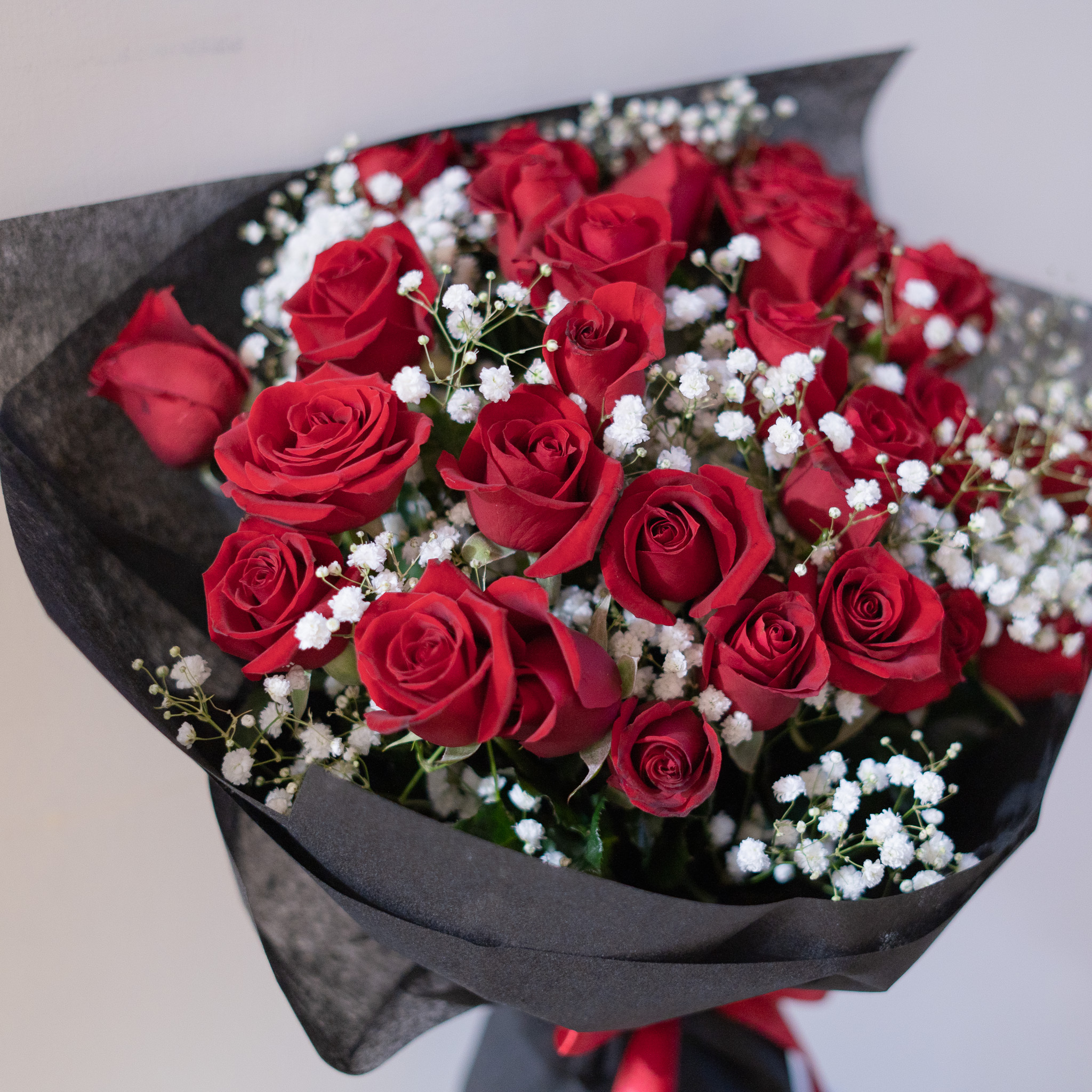 紅玫瑰 Dozen Red Roses | Elegant Explorer Rose Bouquet – Jerome