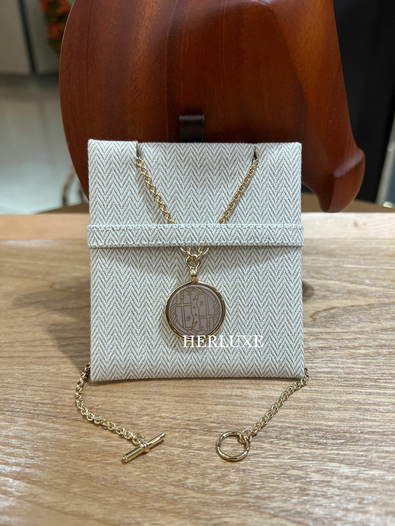 Medaille quadrige necklace pm Jaune or/ marron glace cp