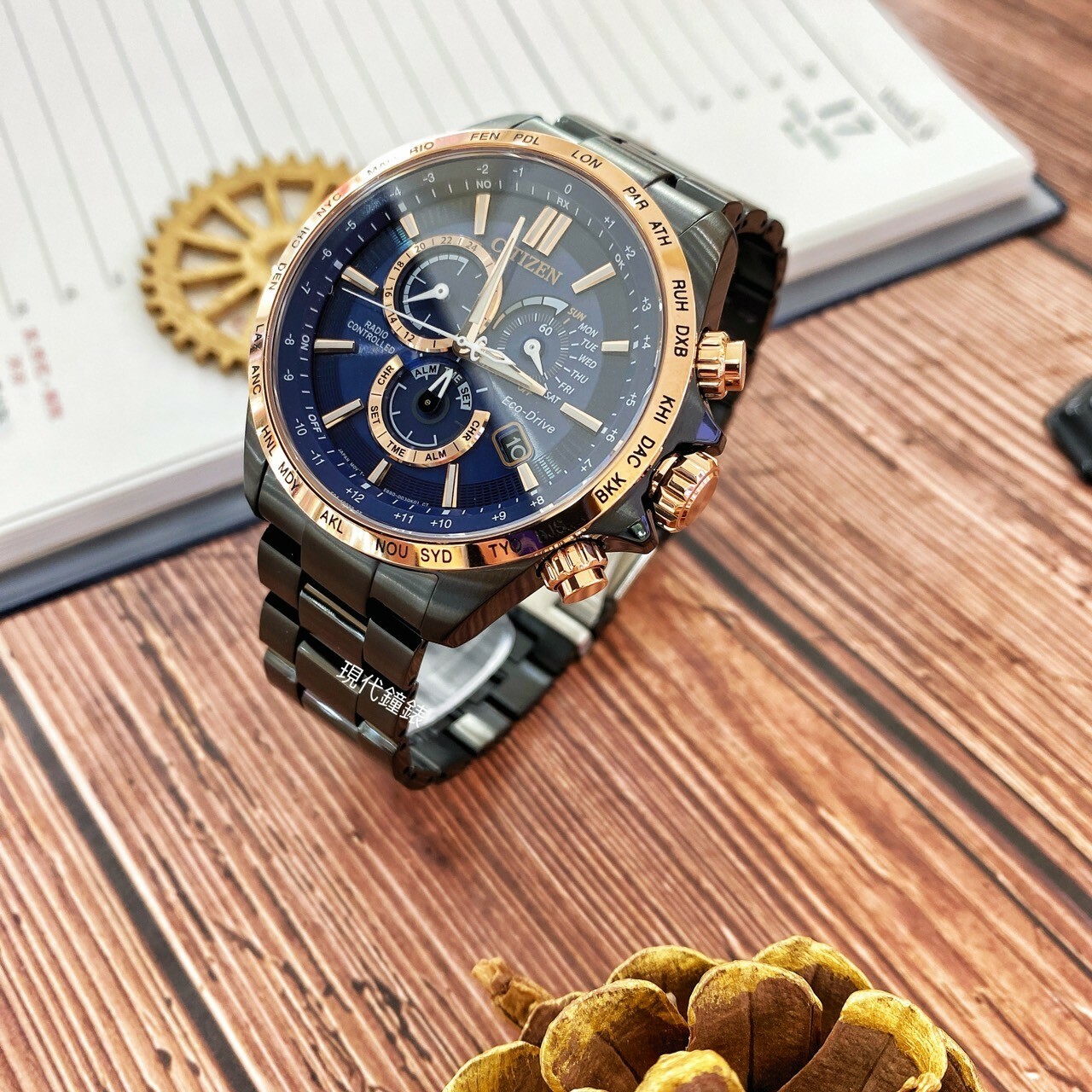 【CITIZEN 星辰】夜空藍 亞洲限定全球電波計時手錶CB5956-89L 45mm 現代鐘錶