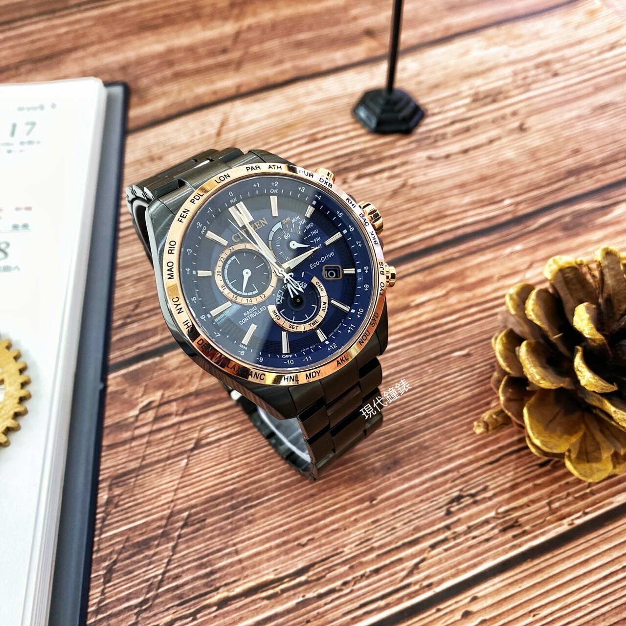 【CITIZEN 星辰】夜空藍 亞洲限定全球電波計時手錶CB5956-89L 45mm 現代鐘錶