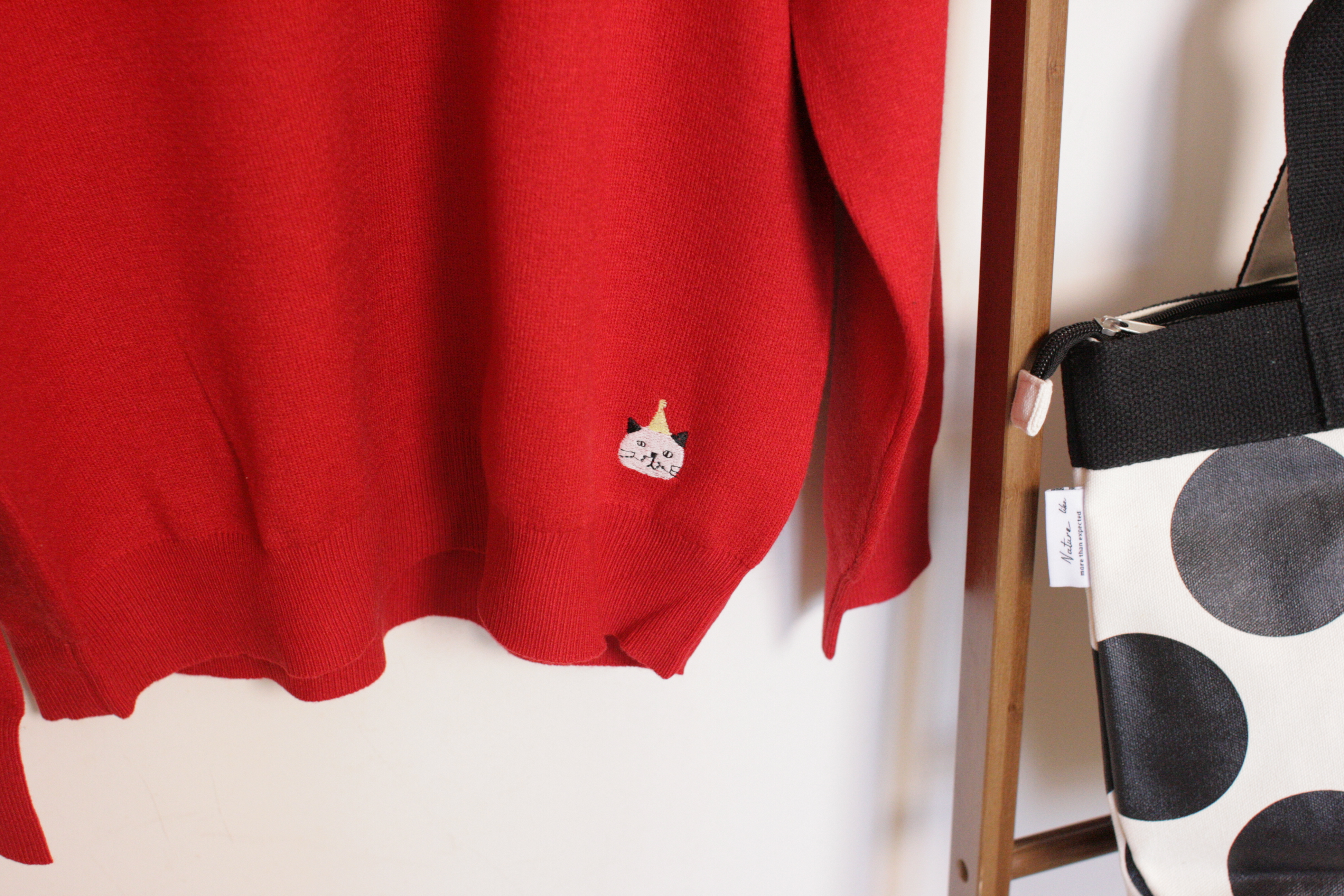 {童話國物語𓃦}紅色派對貓刺繡套頭衫【日本直送】