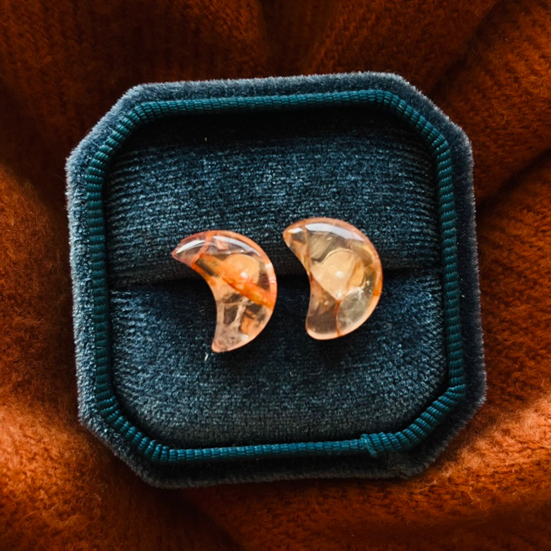 [原石] 紅膠花 月亮 水晶耳環