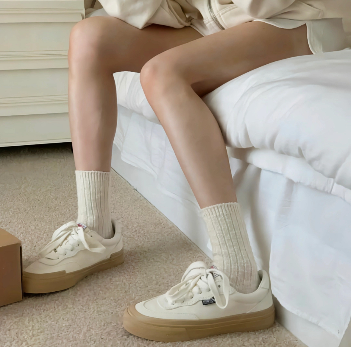 VISION STREET WEAR FLAT TOP 板鞋 米白 焦糖底（V231NY700931）