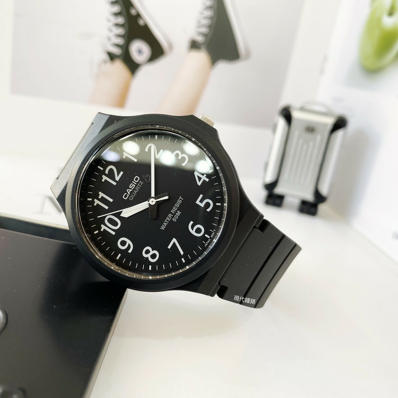 【CASIO 卡西歐】簡約指針式撞色腕錶MW-240-1B 43.6mm 現代鐘錶