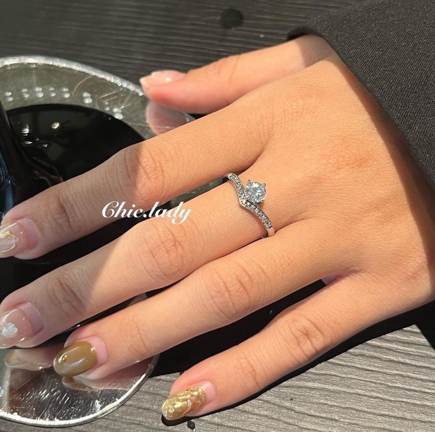 Ring| 一克拉V型莫桑鑽戒