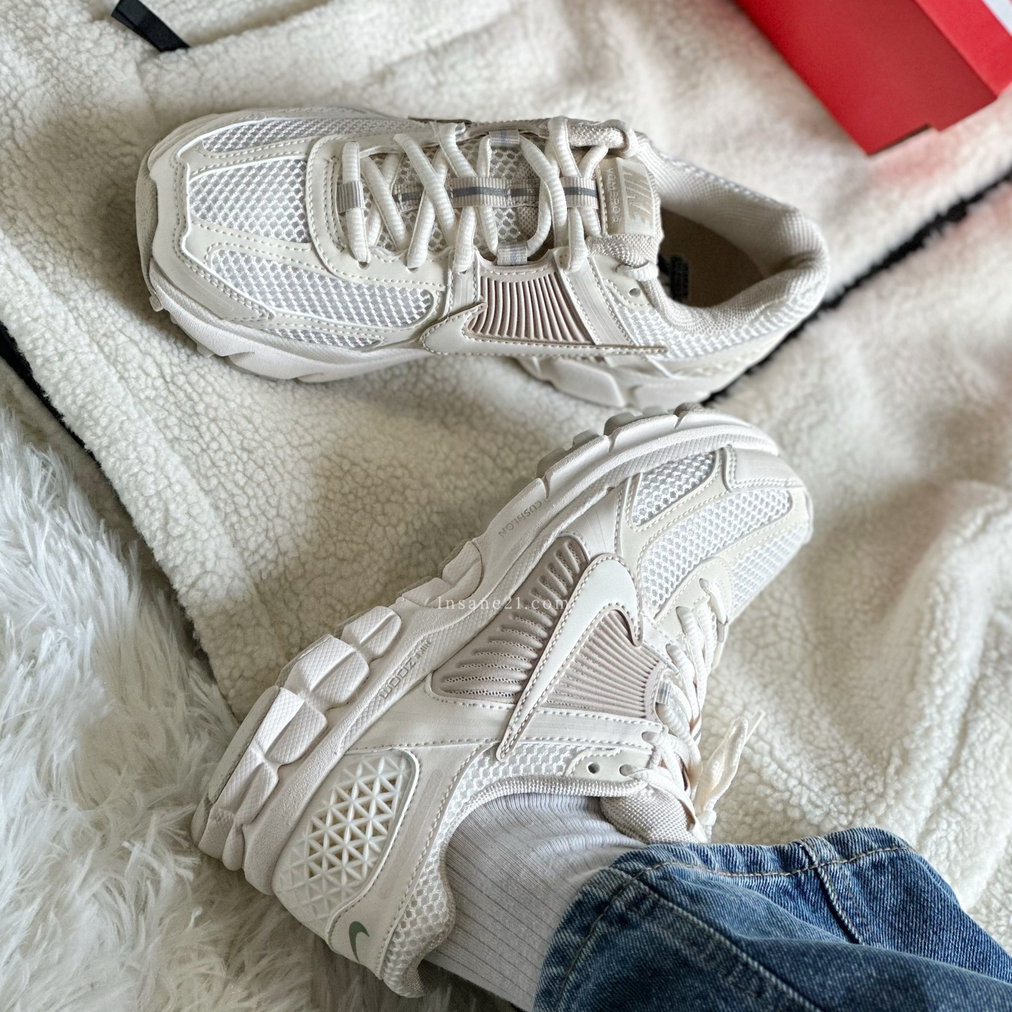 NIKE AIR ZOOM VOMERO 5 杏仁奶茶 FQ6868-111