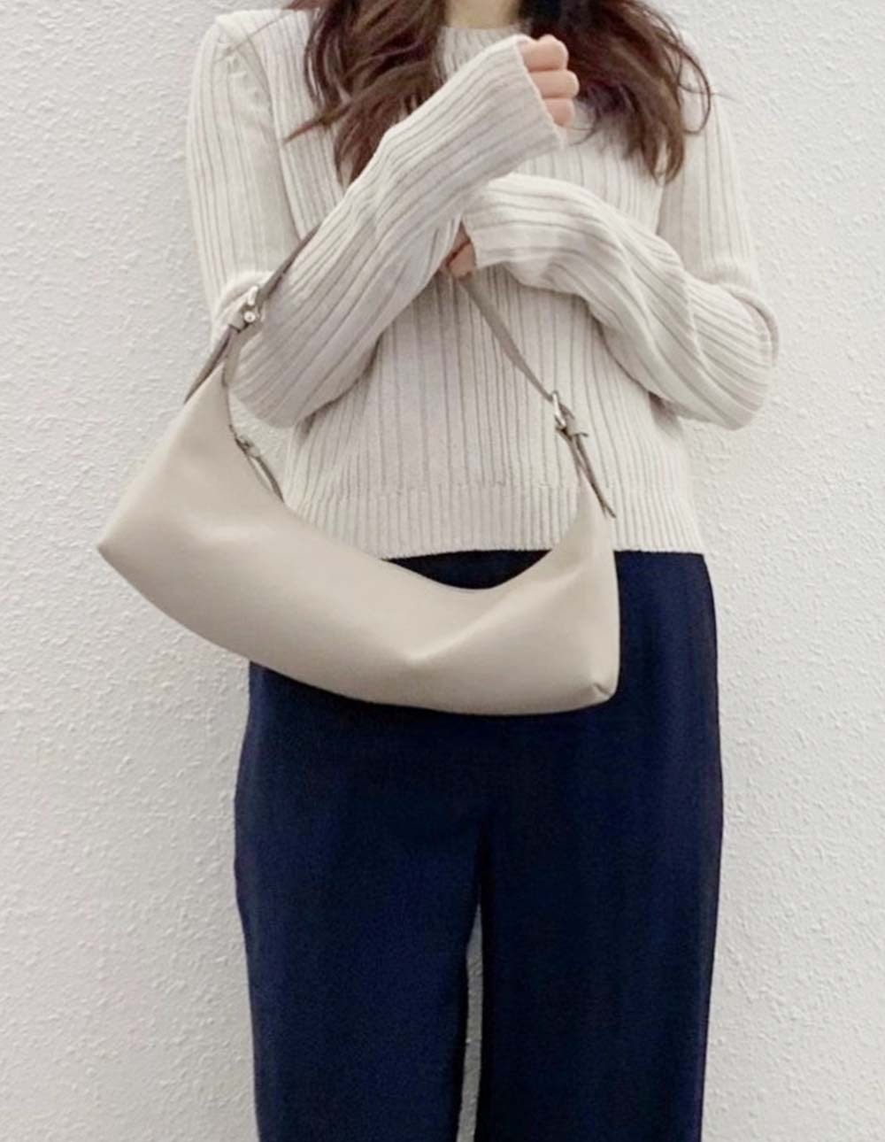 真皮荔枝紋長型彎月包