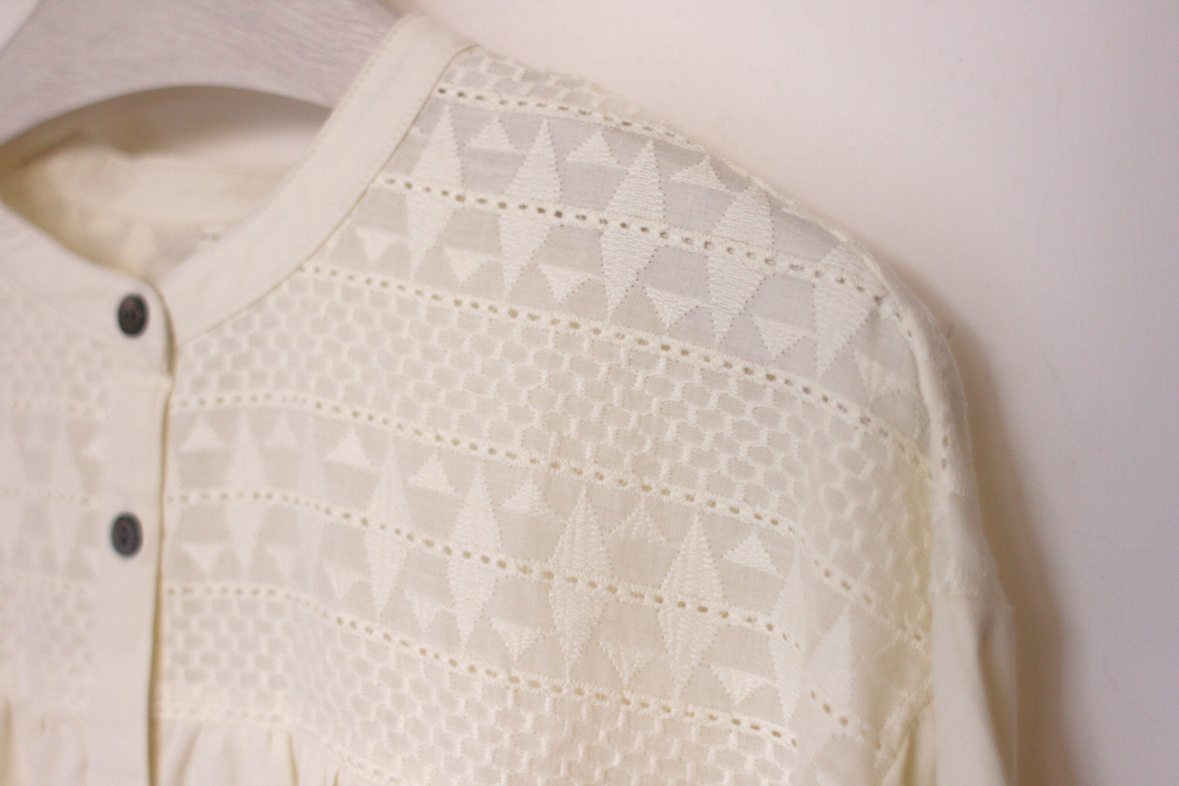 {童話國物語𓃦}小屋石子牆刺繡米白色襯衫【日本直送】