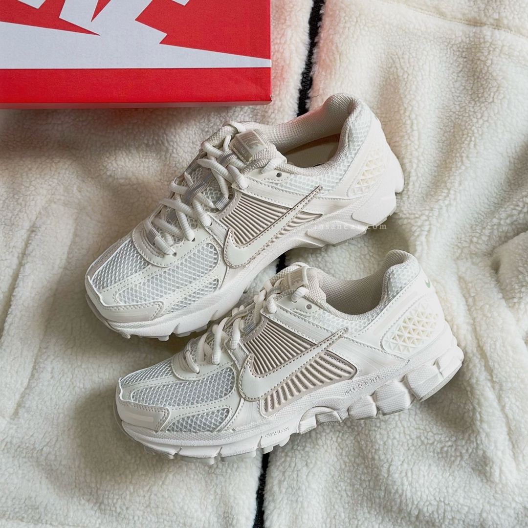 NIKE AIR ZOOM VOMERO 5 杏仁奶茶 FQ6868-111