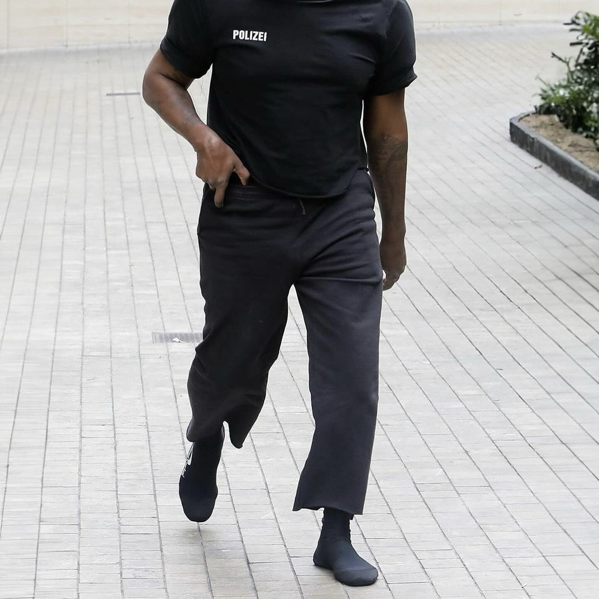 <超扯一折>Yeezy Pods 全黑襪套鞋 肯爺 YE by Kanye West