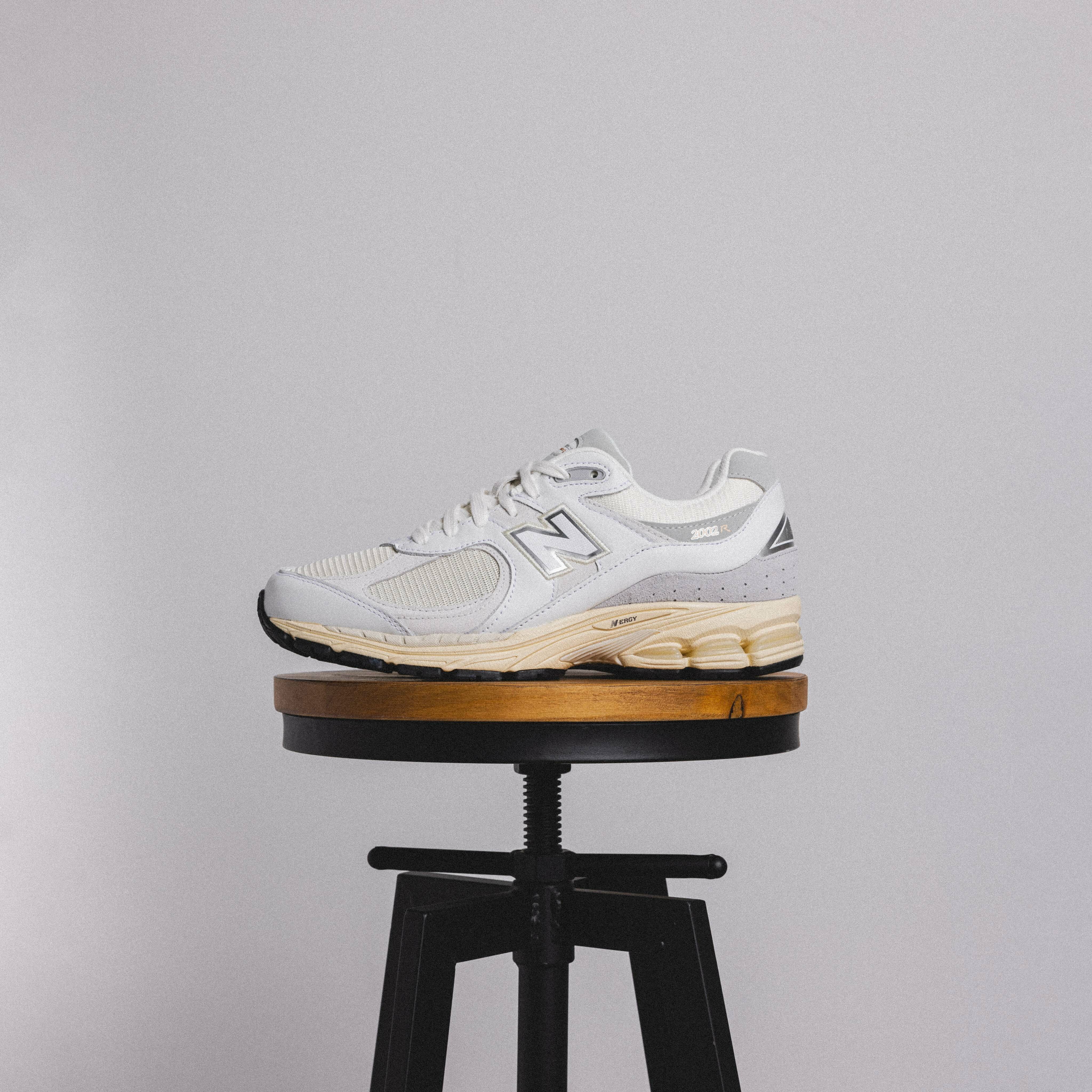 -(D5bc)-NEW BALANCE 2002R D楦 白灰 奶油底 皮革款 復古慢跑鞋 男女鞋-M2002RIA