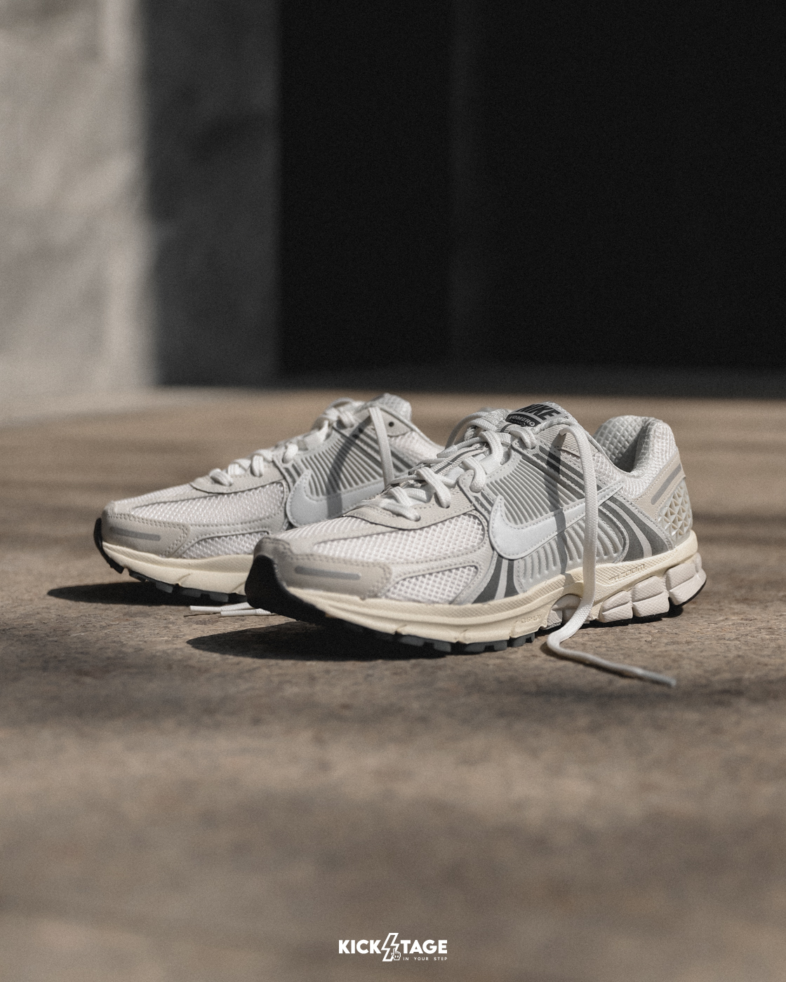 <特價67折不退換，原價4900> 男女鞋 NIKE ZOOM VOMERO 5 淺灰 銀灰 杏色 奶油底 復古 休閒鞋【HF0731-007】VMO5