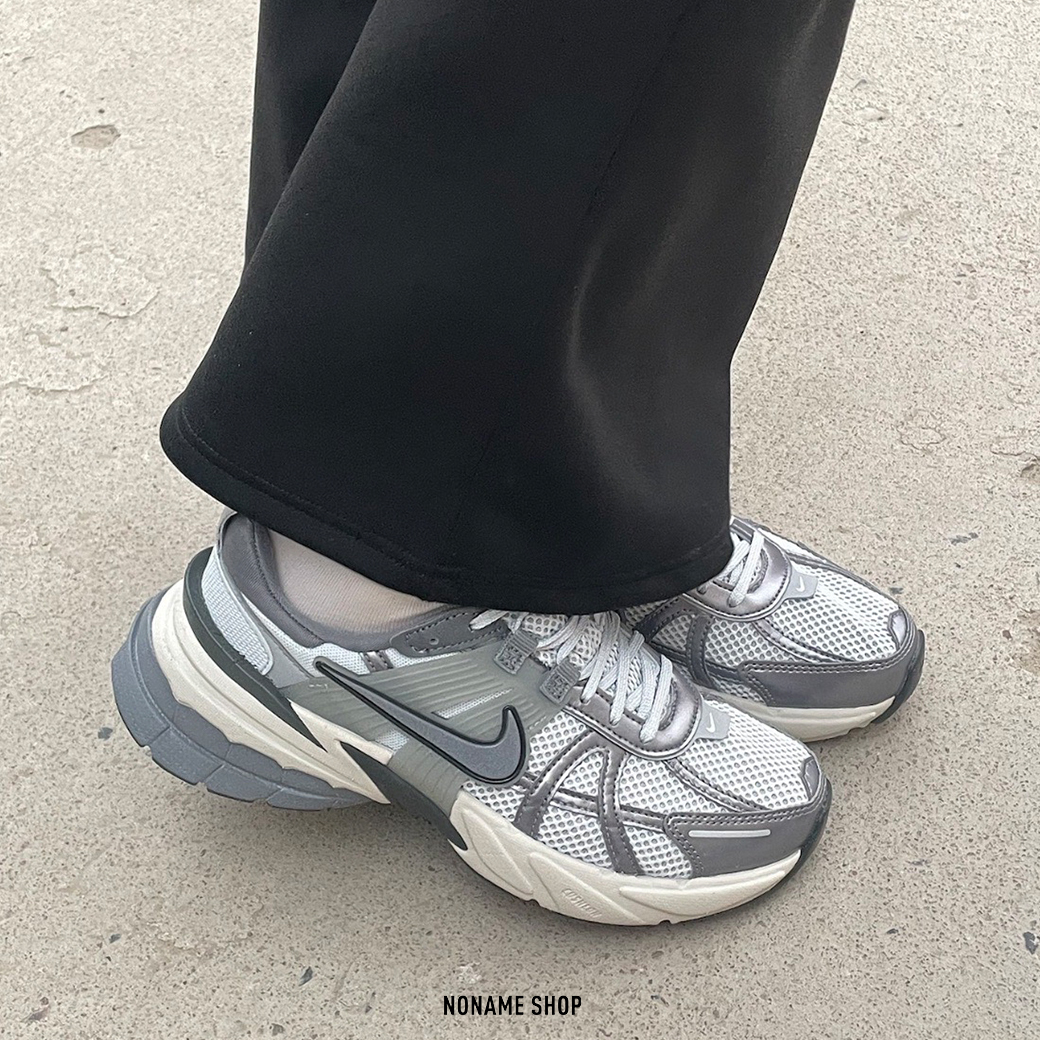 NIKE V2K RUN RUNTEKK 金屬 鐵灰 (女款)