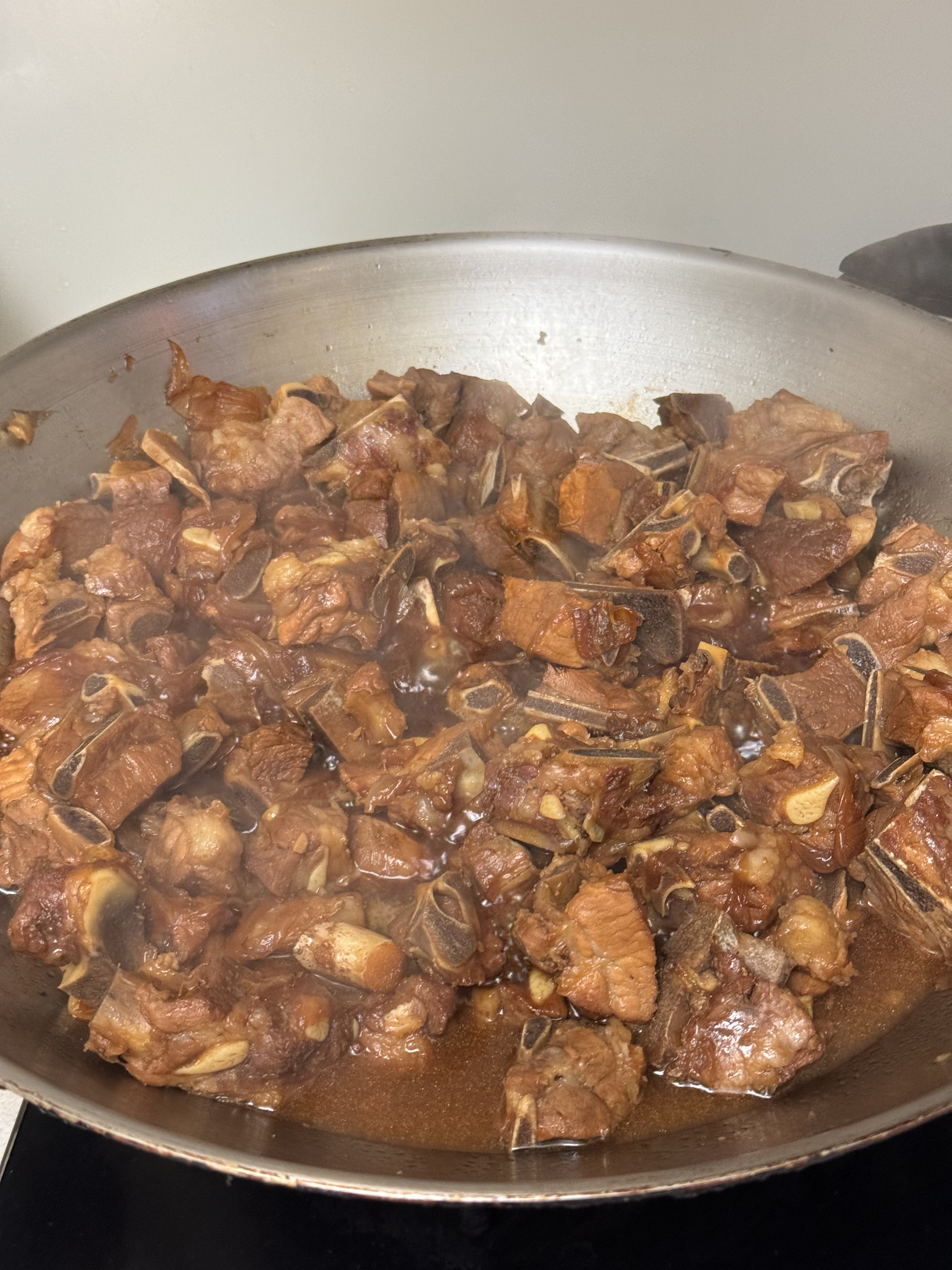 蔥燒排骨（480公克）（前排）