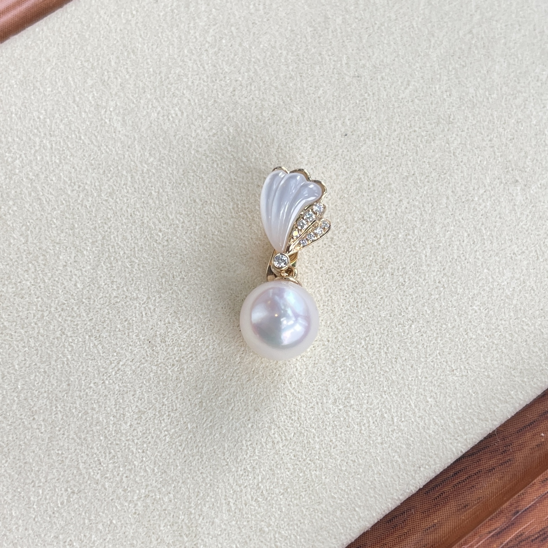 18K金珍珠母貝配日本Akoya鑽石吊墜 -開口設計 (8.5-9mm)