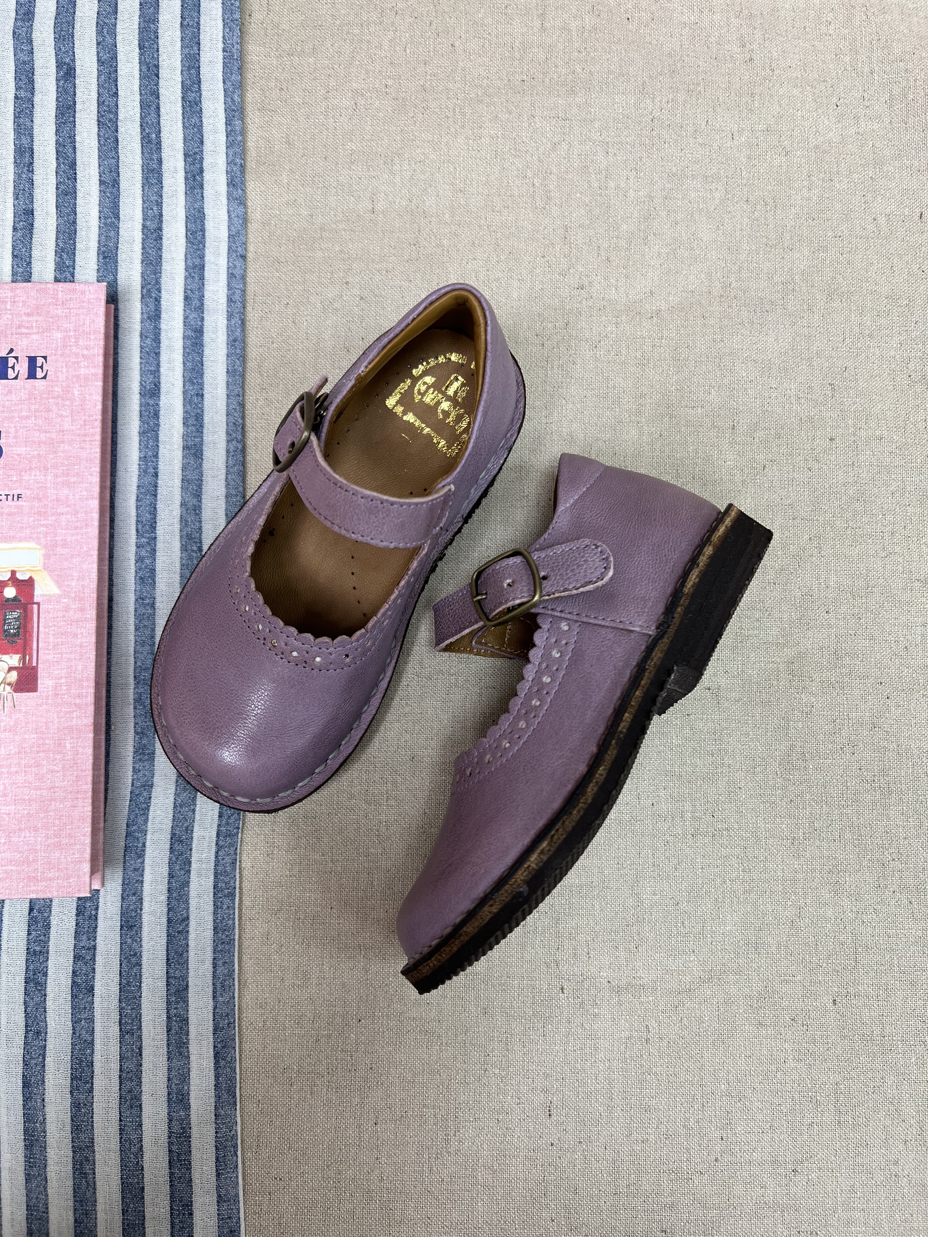 (預購)EUREKA 真皮花邊縷空娃娃鞋