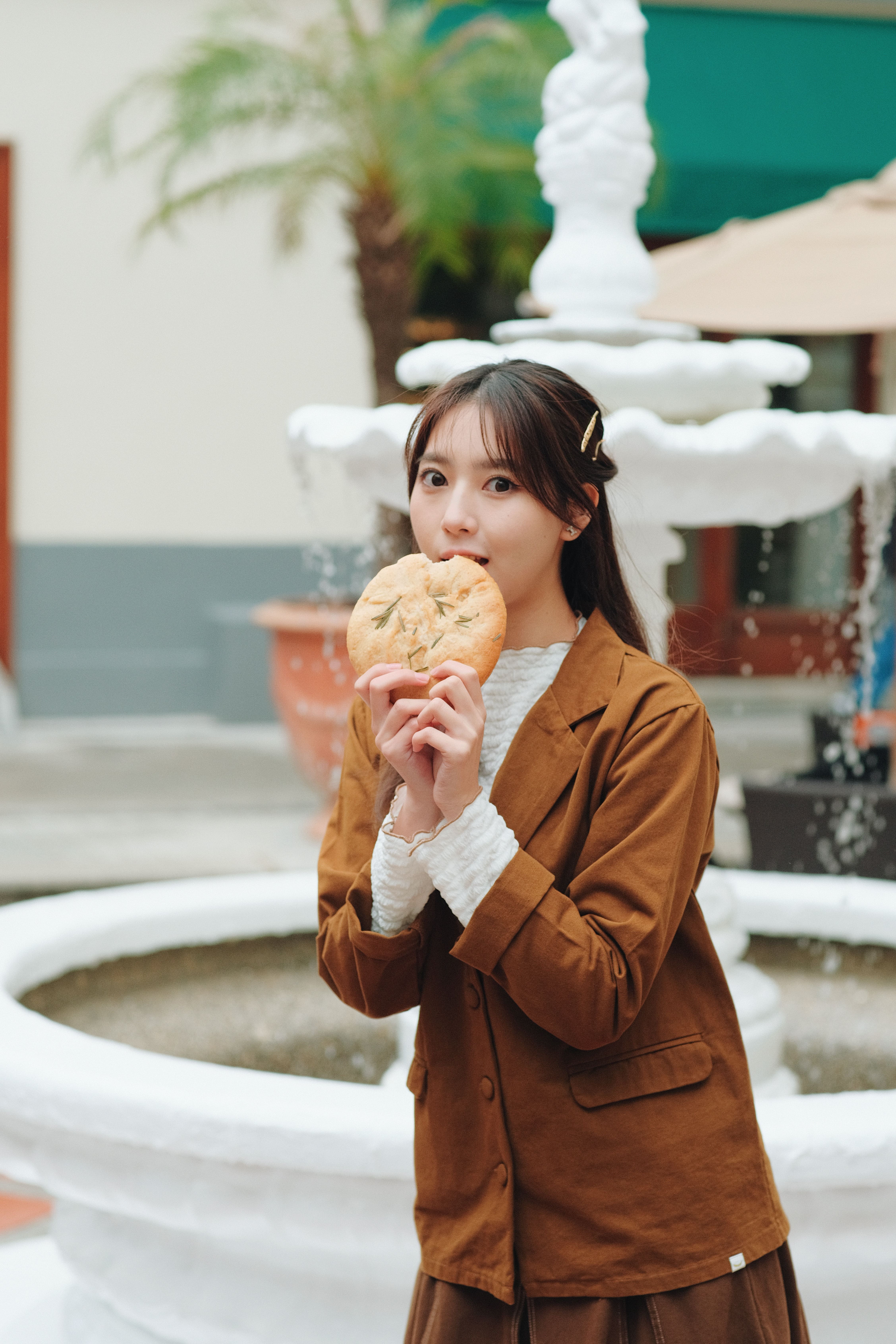 三色／挺身包鈕西裝外套／Straight Fabric Covered Button Blazer