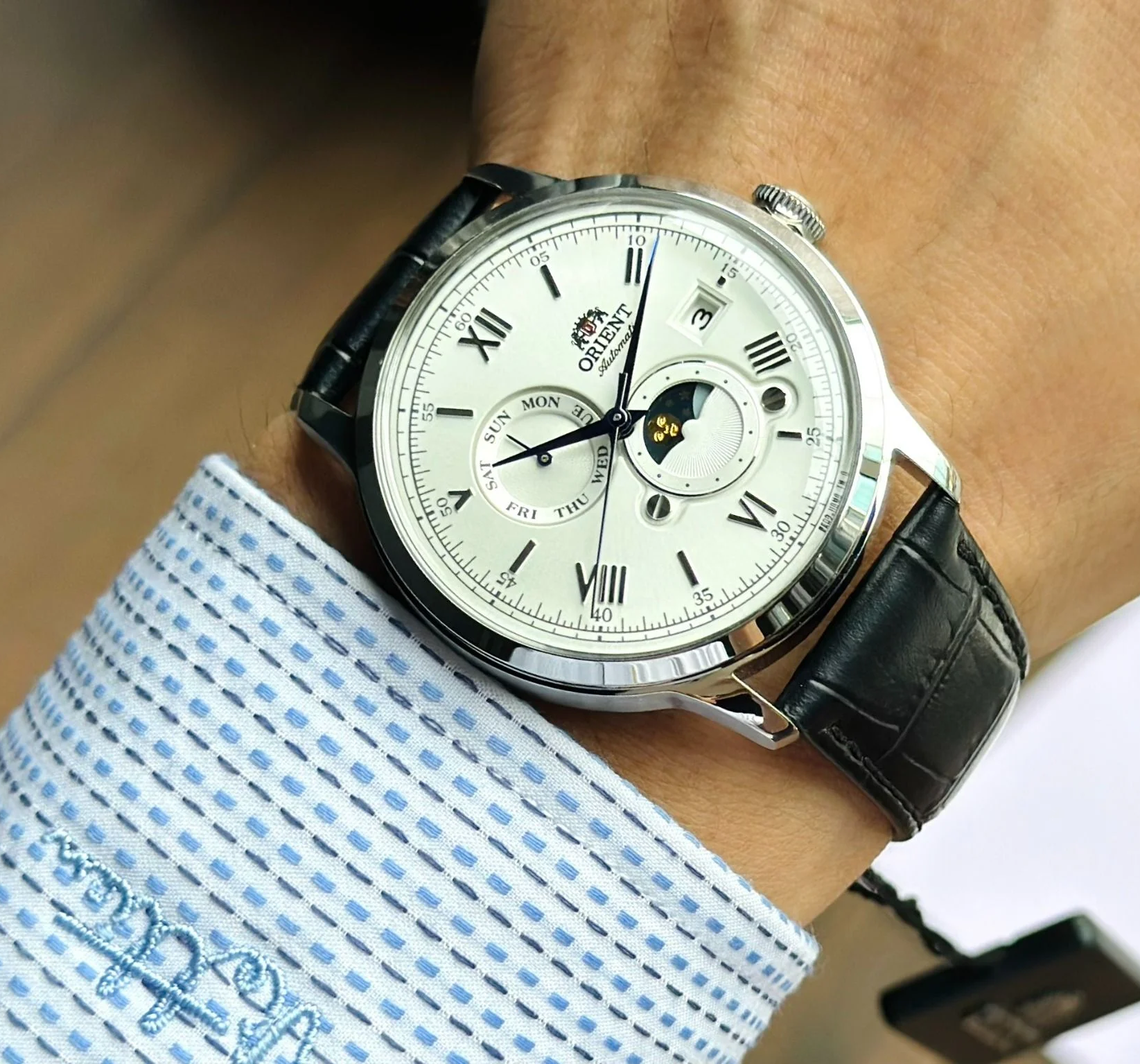 萬年鐘錶 - 東方錶  ORIENT   日月晝夜之美 Orient Bambino系列月象機械腕錶  RA-AK0802S  錶徑 : 41.5mm