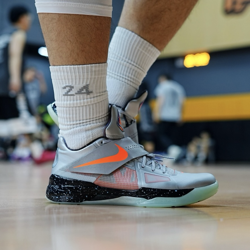 Nike KD 4 Galaxy 2024 太空黑銀 金屬橙 低筒運動鞋 實戰籃球鞋