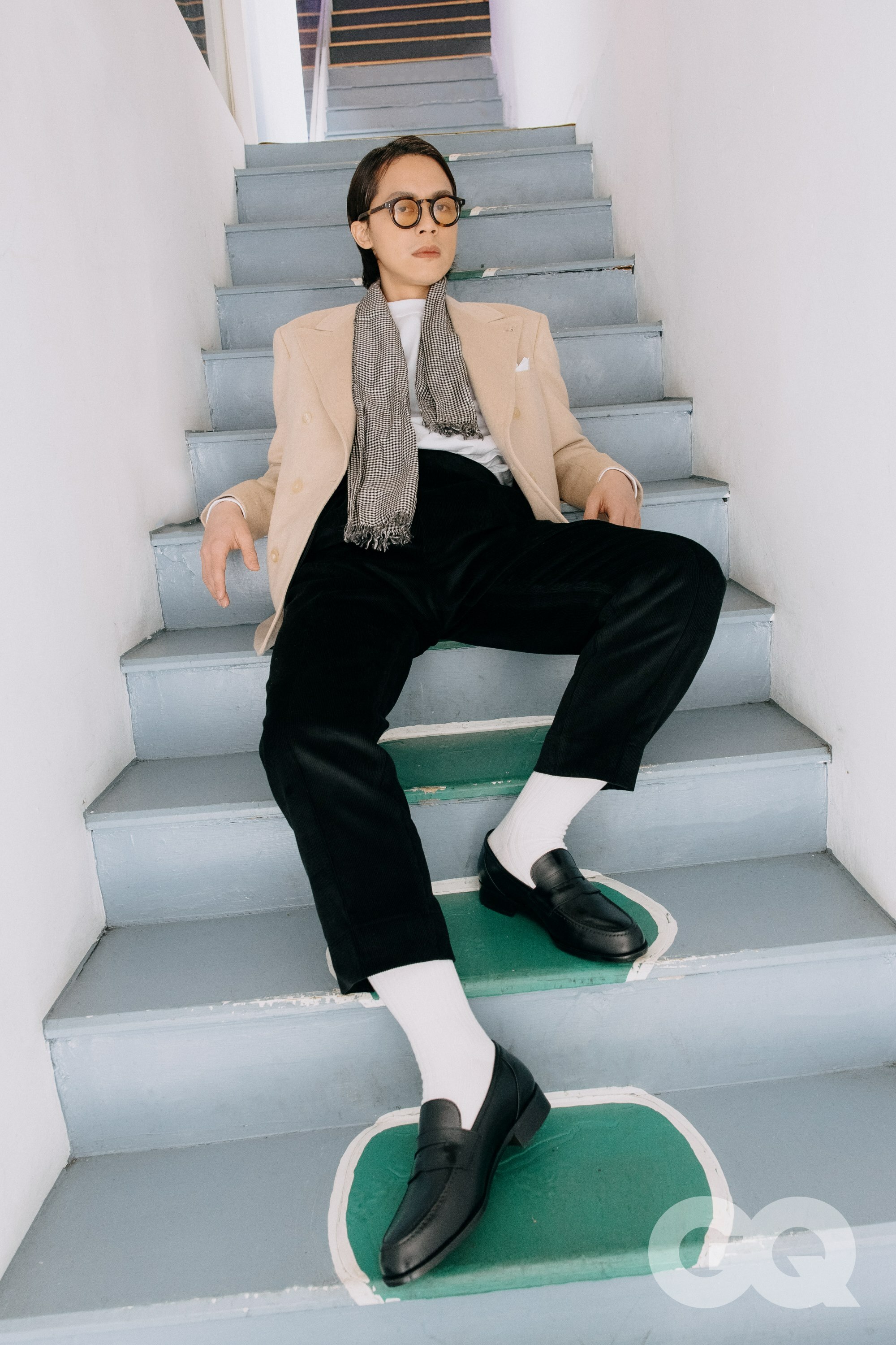 百變風格的陳孜昊HowHow參與2023年GQ SUITWALK名人改造計畫，穿起林果樂福鞋