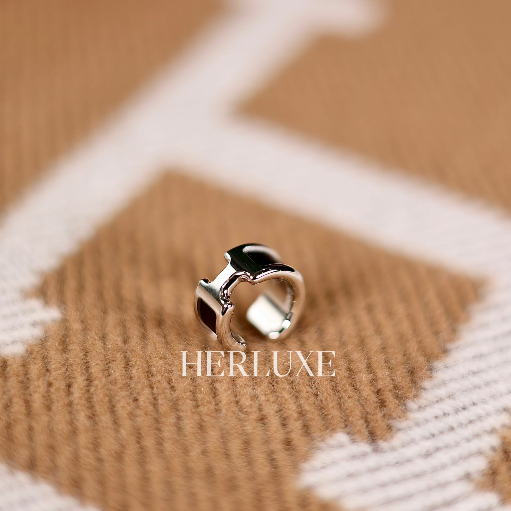 耳骨扣 Bijou d’oreille olympe pm 89 noir ck swift