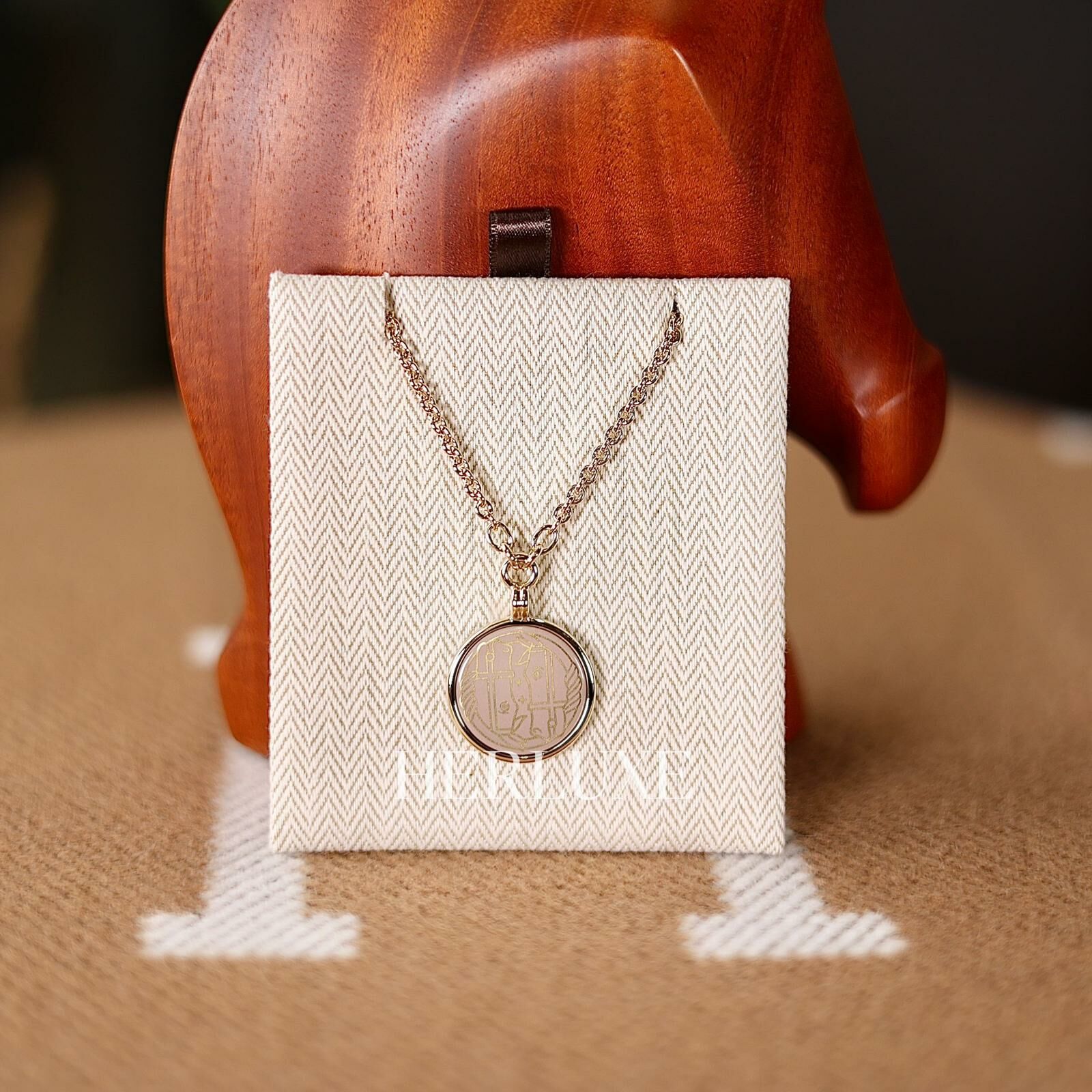 Medaille quadrige necklace pm Jaune or/ marron glace cp