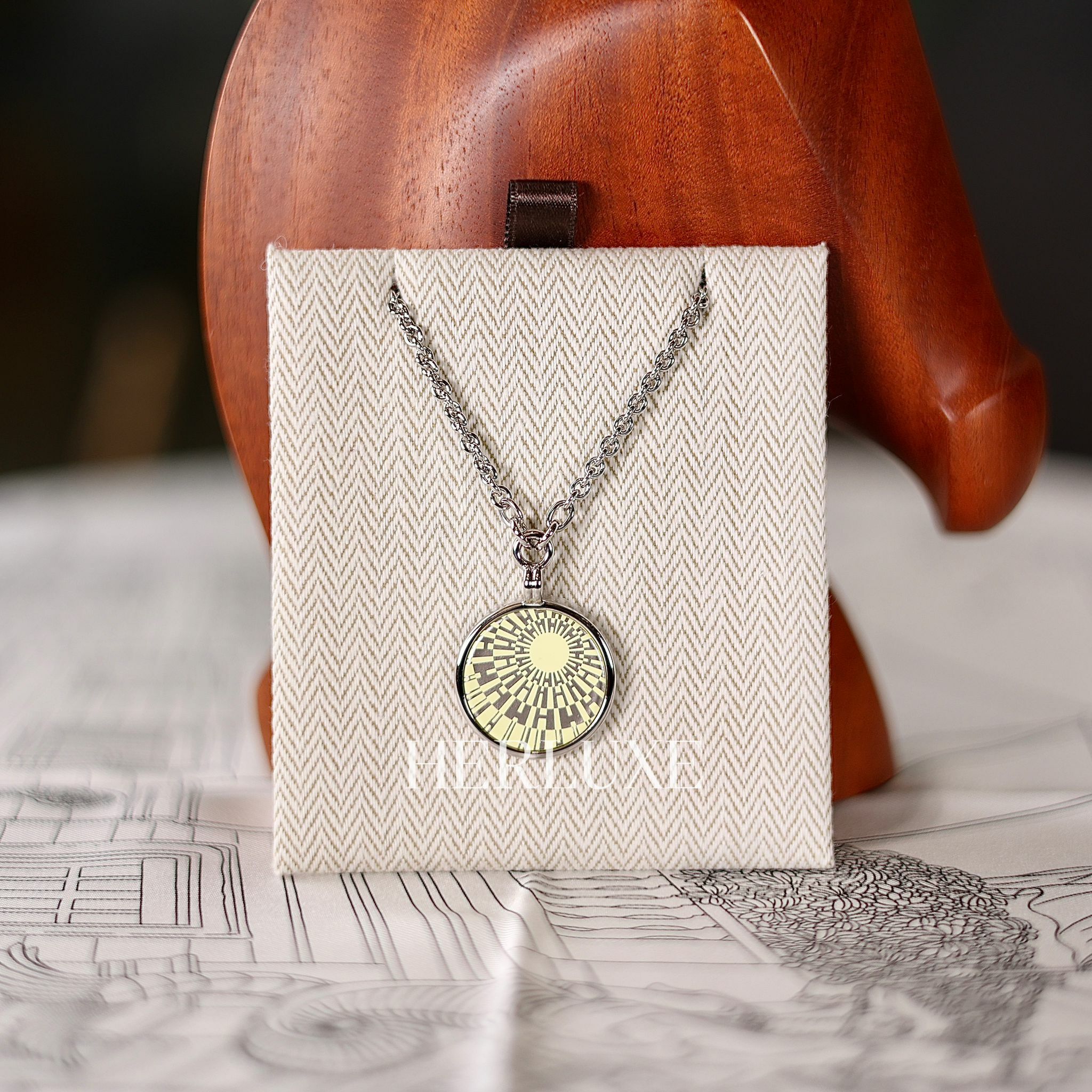 Medaille OP'H necklace pm blanc platine/P ck