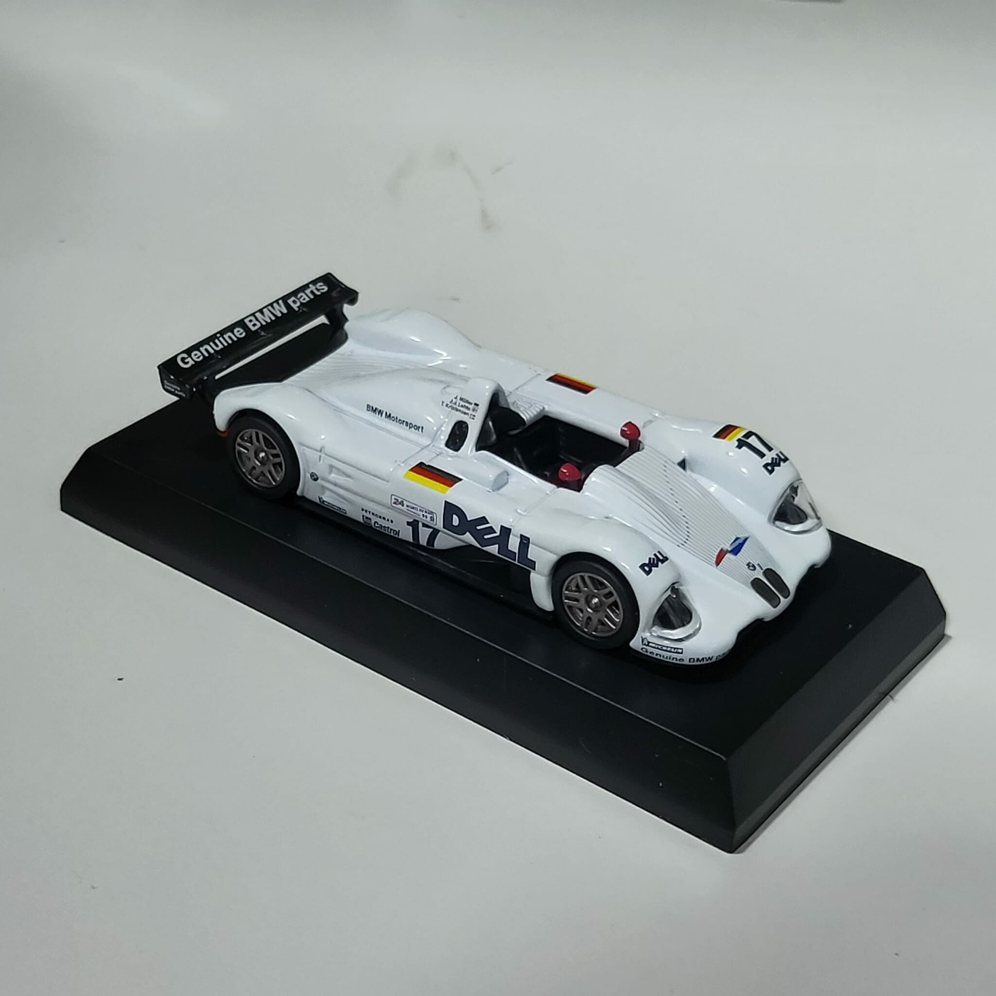 Kyosho 1:64 BMW V12 LMR - 1999 Le Mans No.17