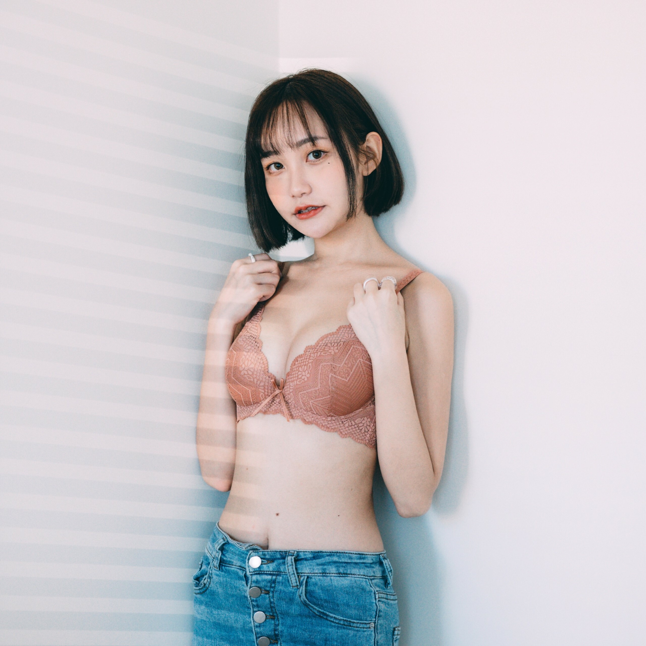 落日哲學家。仙氣飽滿零死角。蔣馨分享-挺立圓潤軟鋼圈內衣。A.B.C.D罩