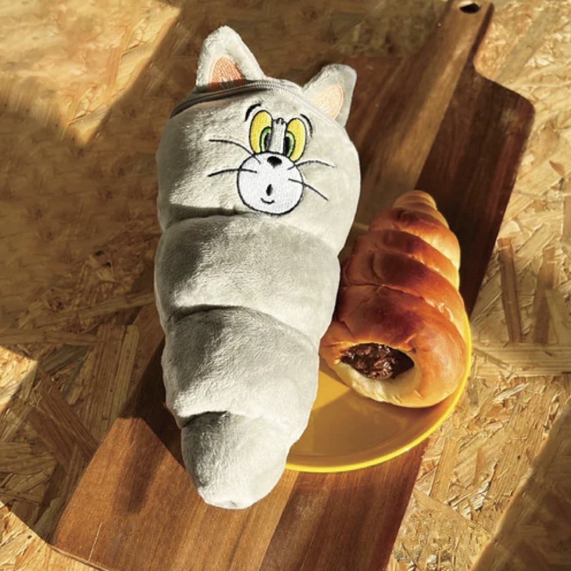 iSNEAKERS｜Tom&Jerry 湯姆貓與傑利鼠 麵包吊飾 筆帶