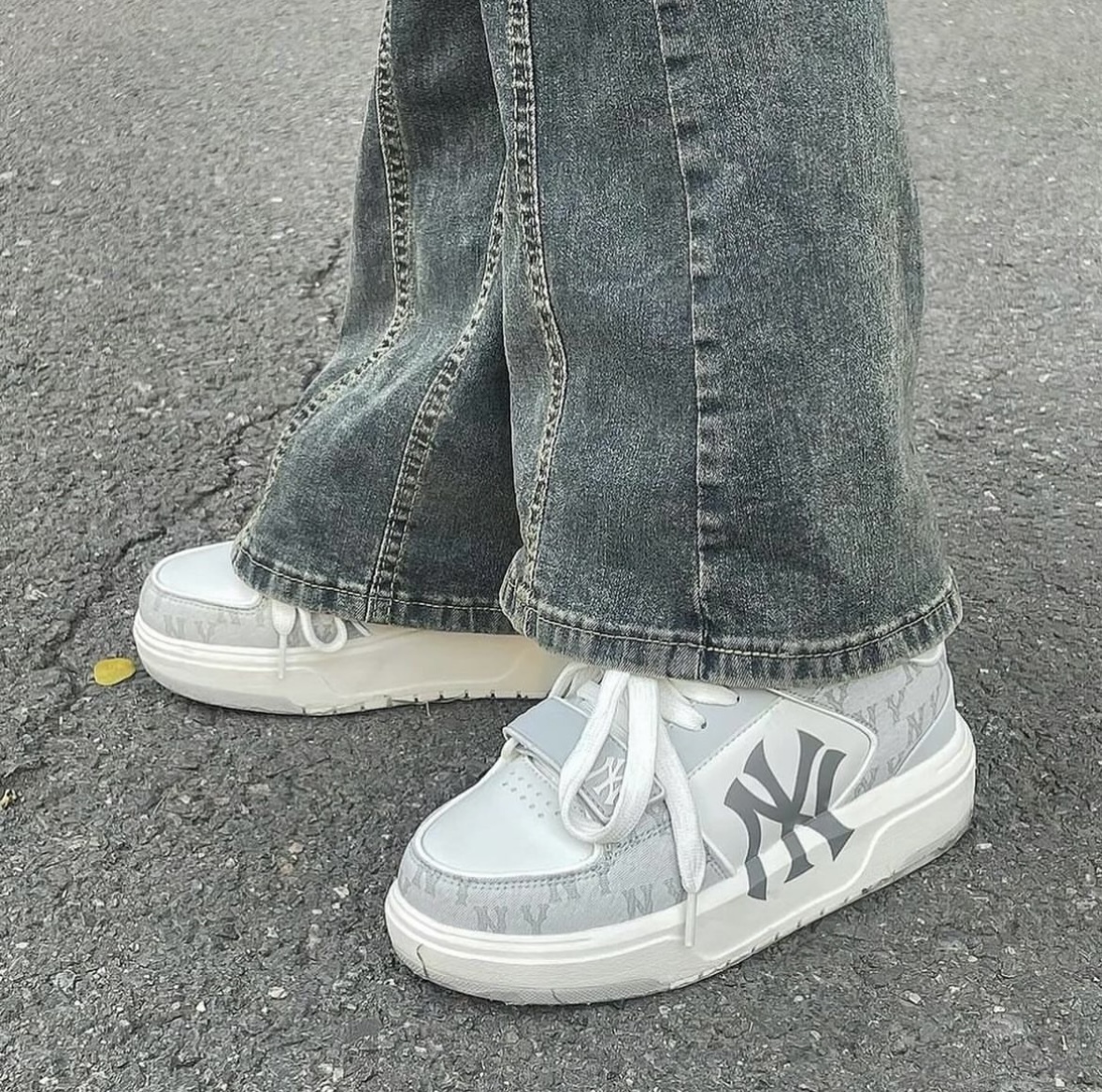 MLB 灰白 洋基隊 老花 皮革 奶油底 學長鞋 男女款 3ASXCDN3N-50GRS/預購