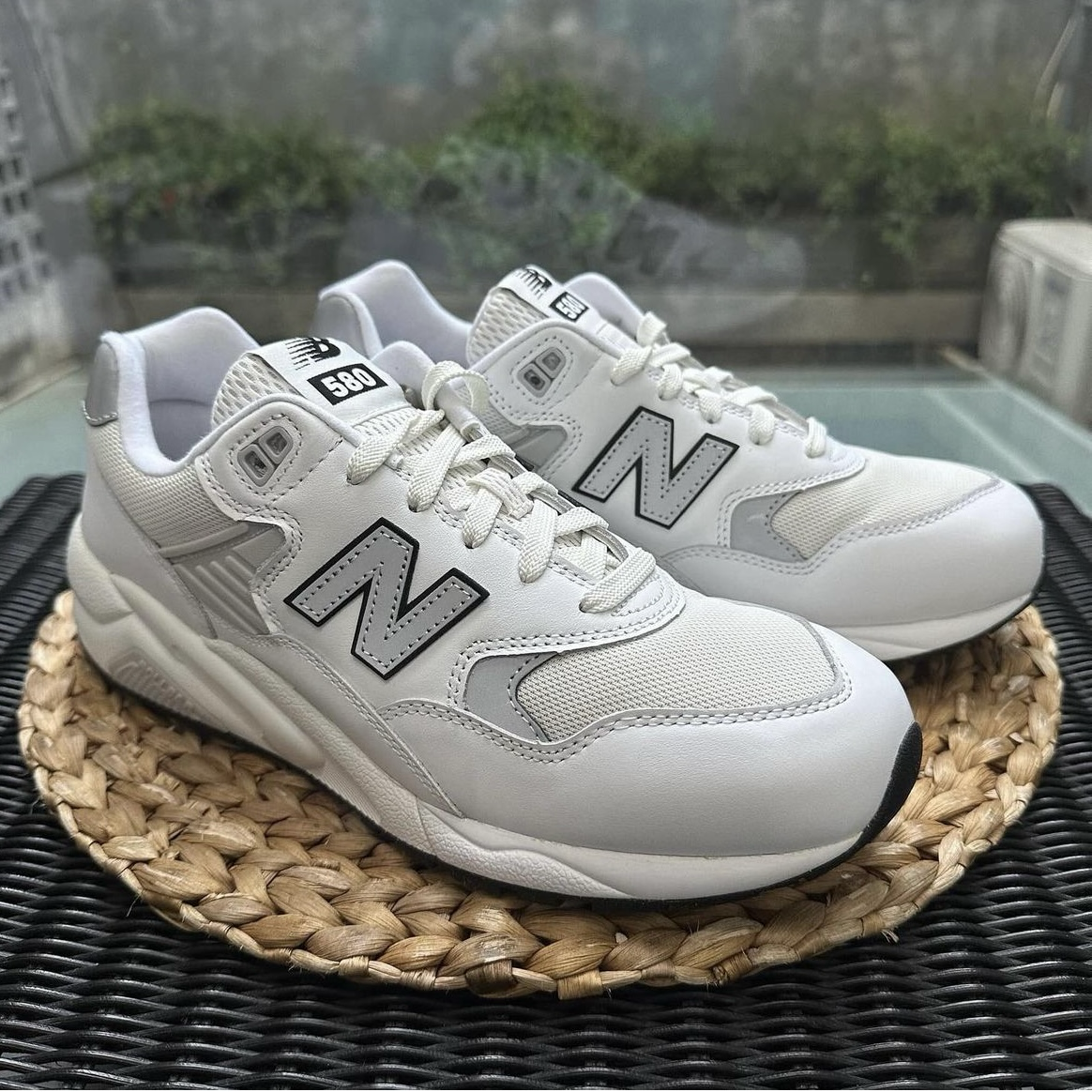 New Balance 580 海鹽白灰/燕麥深灰 NB 復古休閒鞋 運動鞋