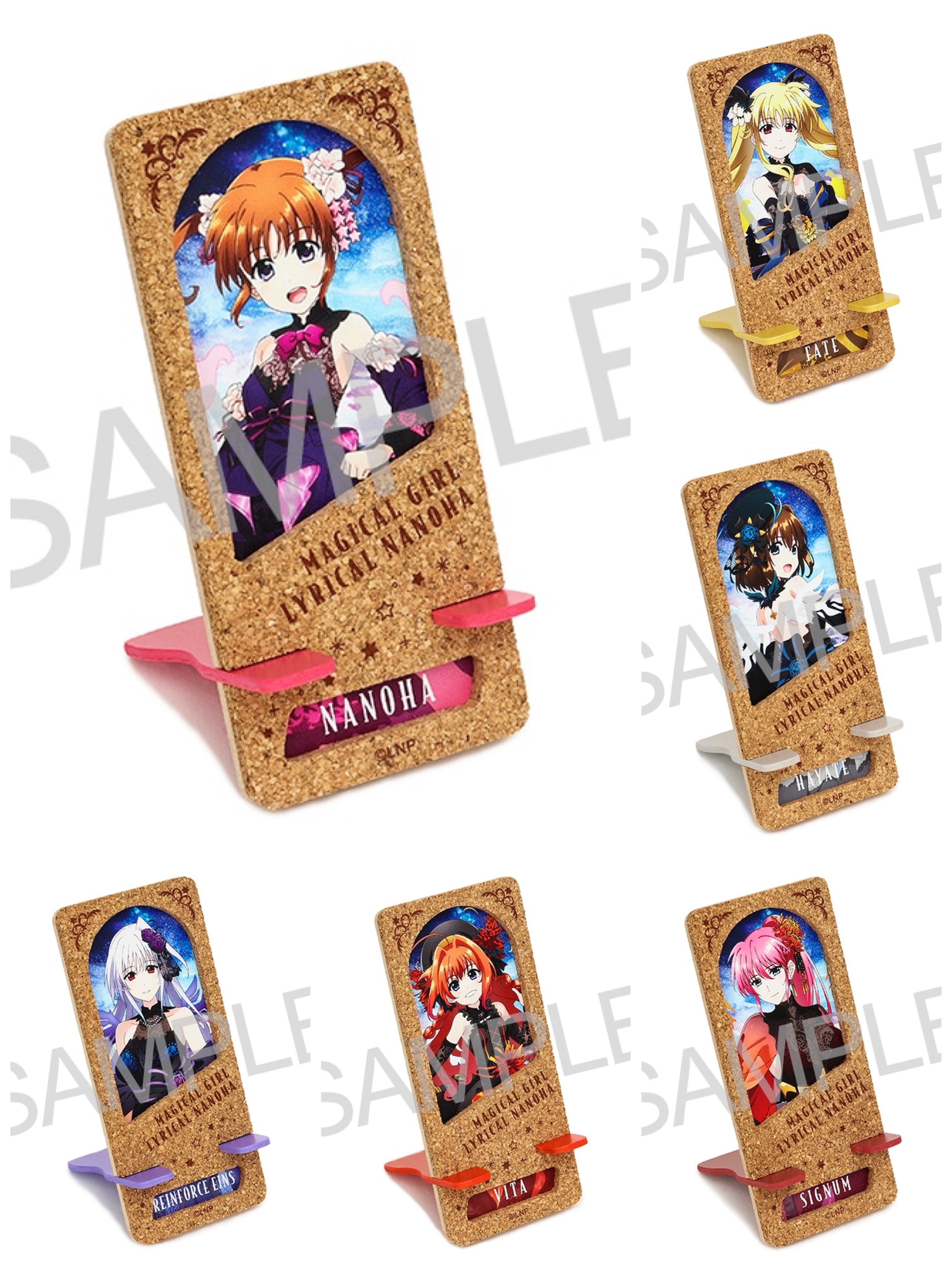 MOVIC 預訂2024/5月 魔法少女リリカルなのは　木製モバイルスタンド リリカルファンタジーVer.