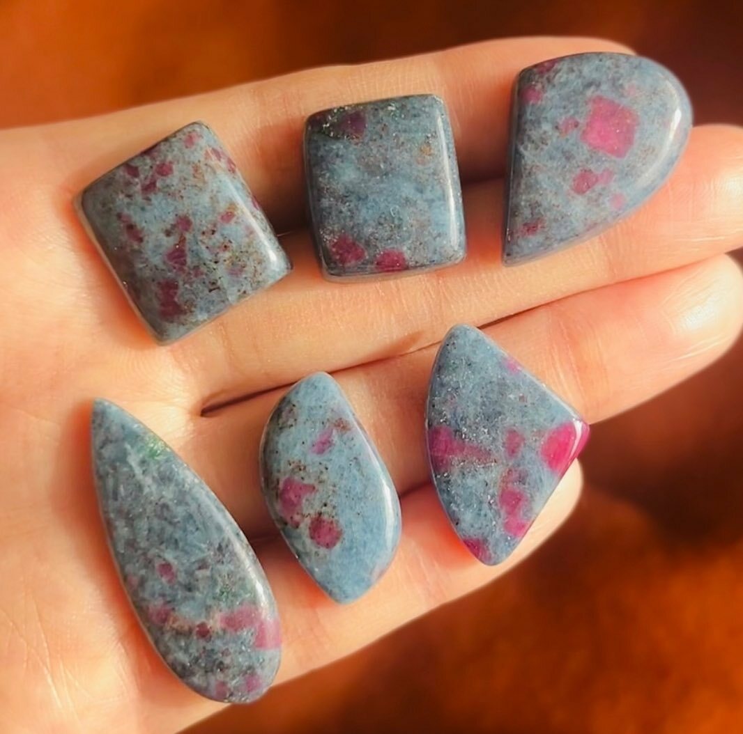 [原石] 紅寶藍晶石